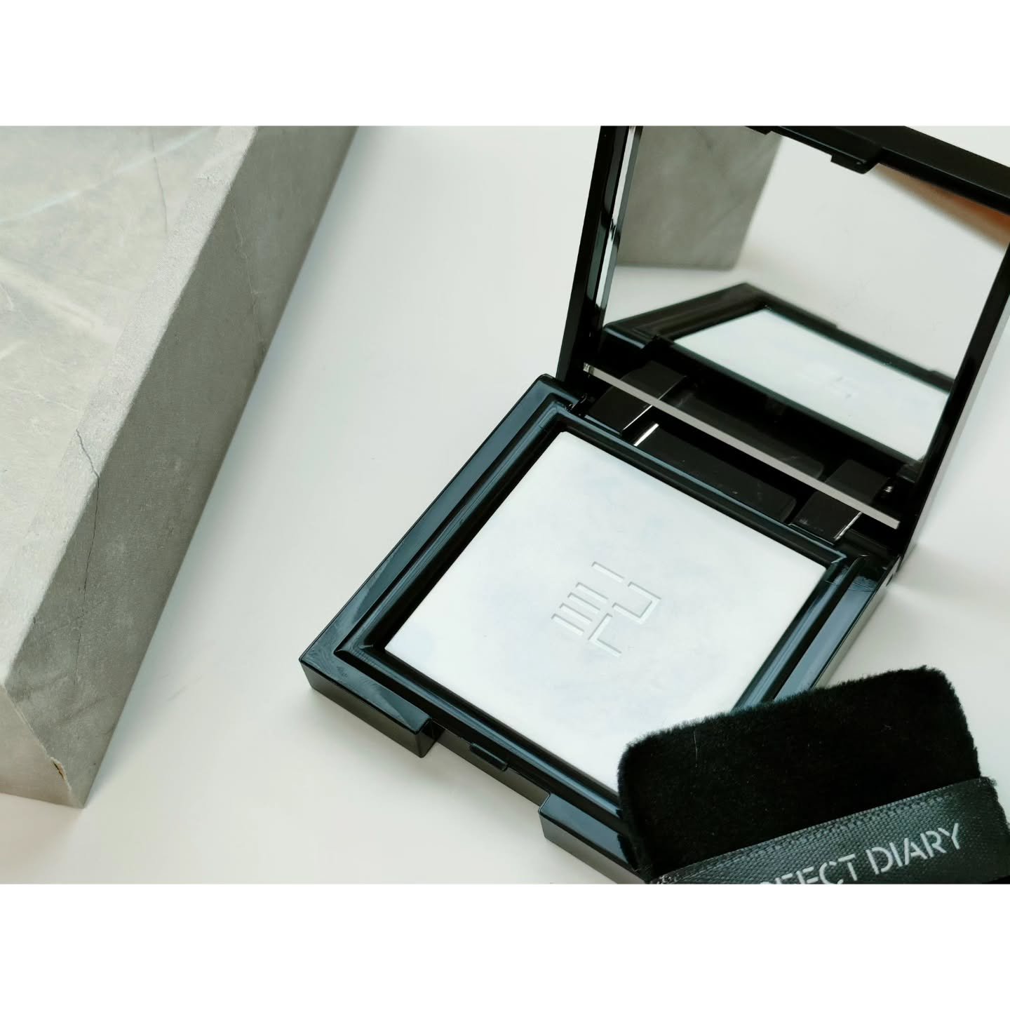 トランスルーシェント ブルーリング セッティング パウダー/PERFECT DIARY/プレストパウダーを使ったクチコミ（2枚目）