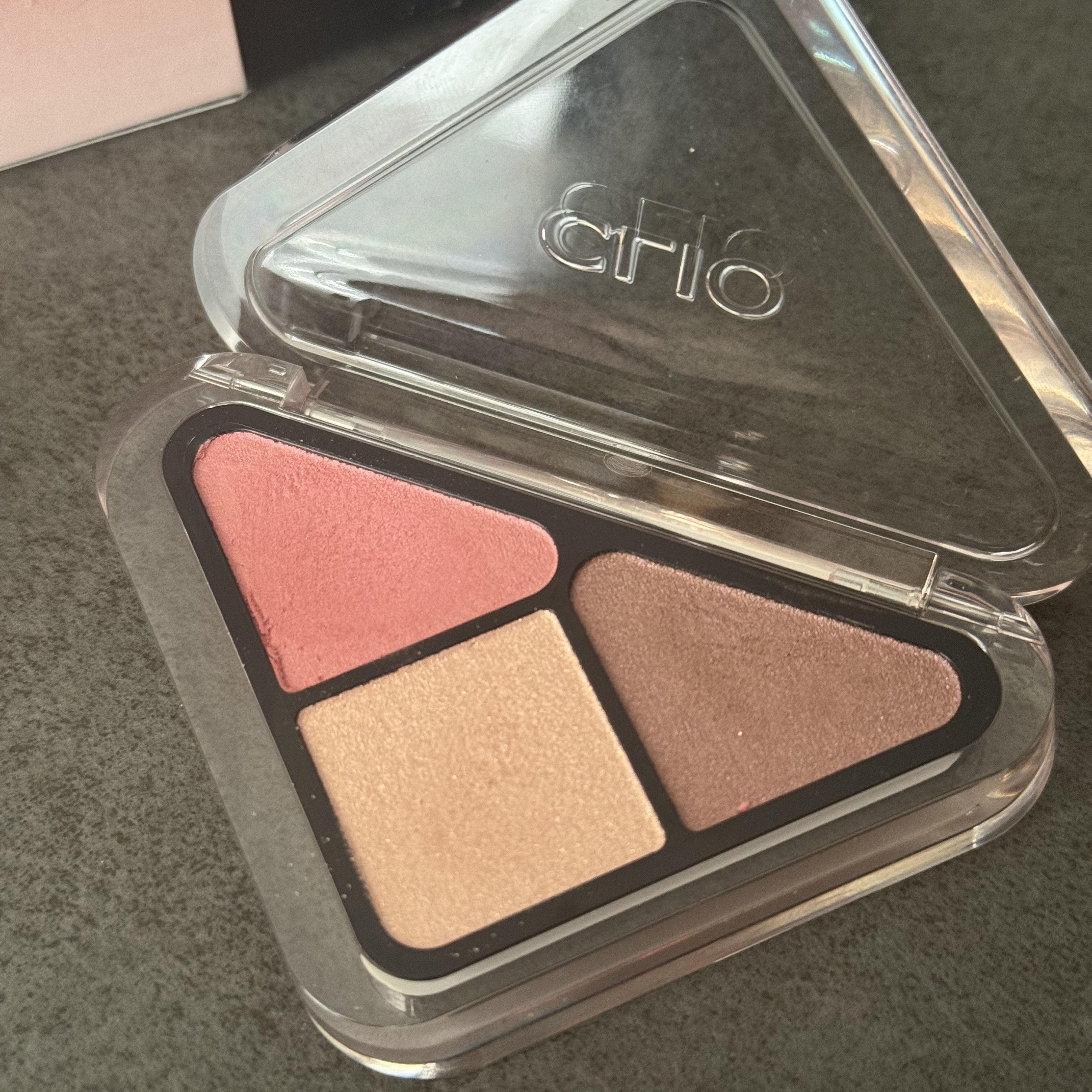 エッセンシャル シャドウ タップ 02 ローズクローザー(ROSE CLOSER)/CLIO/アイシャドウパレットを使ったクチコミ（2枚目）