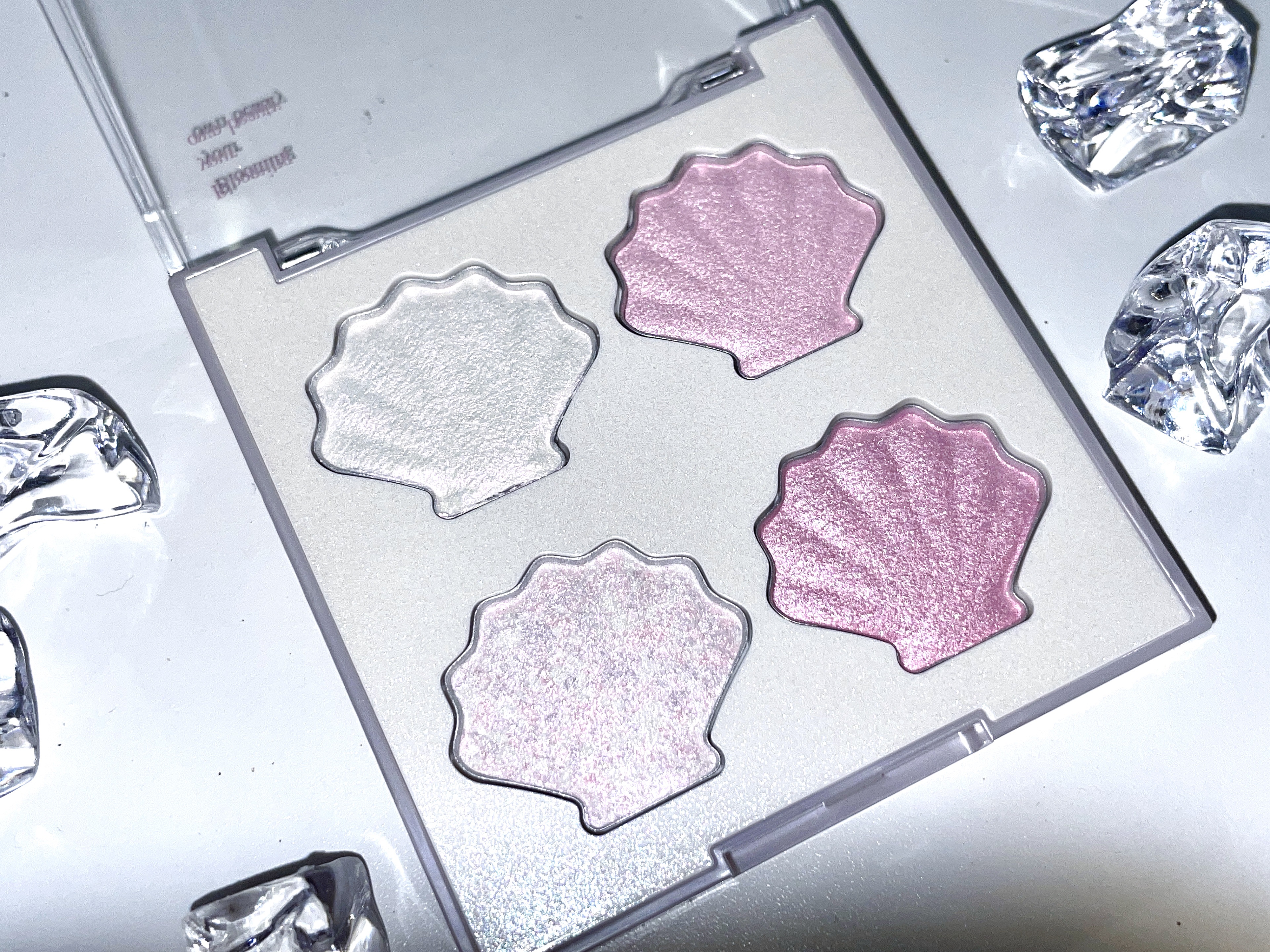 シャイングロイハイライターパレット/dasique/クリームハイライトを使ったクチコミ（3枚目）