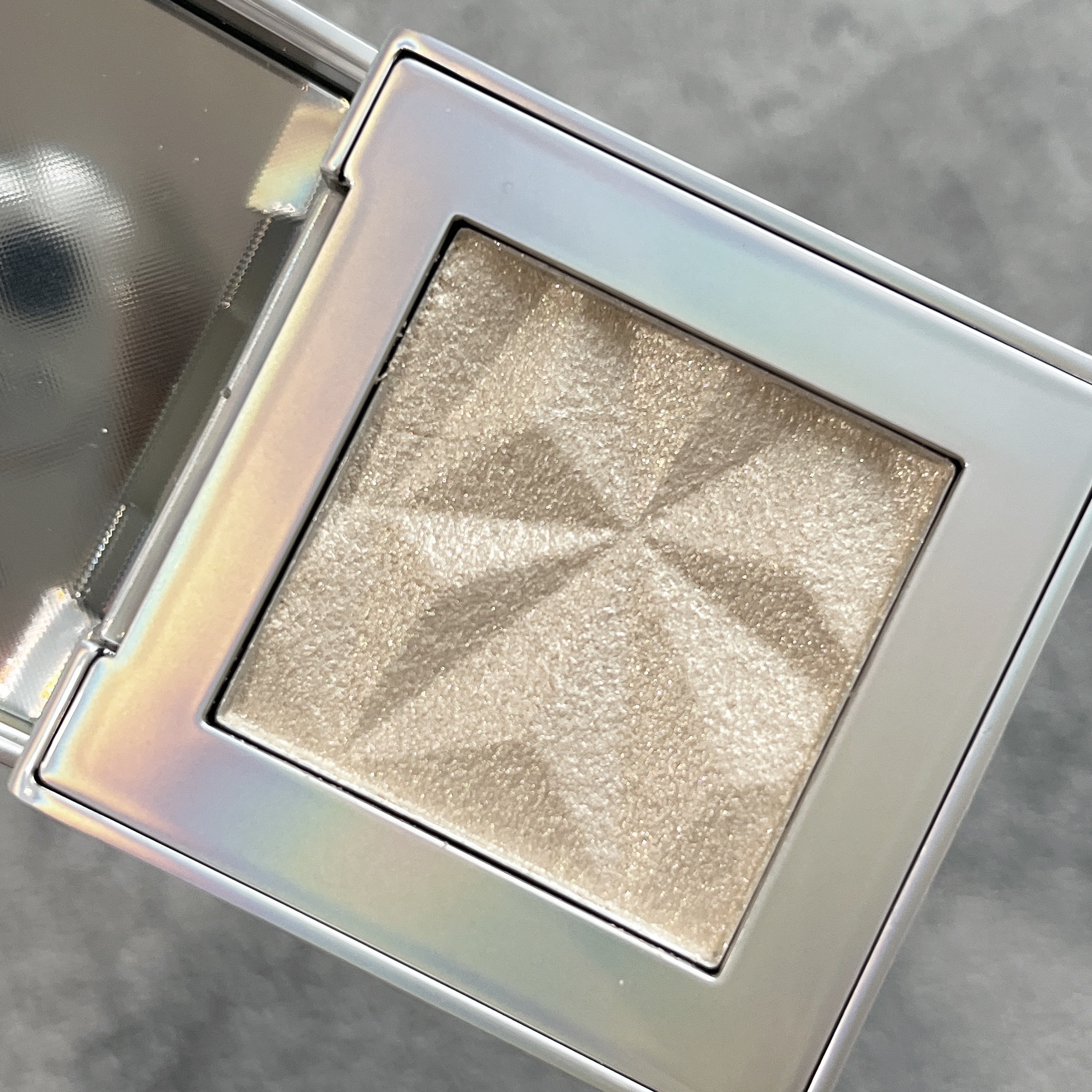 オーロラ ハイライト 02/LionWell（ライオンウェル）/パウダーハイライトを使ったクチコミ（3枚目）