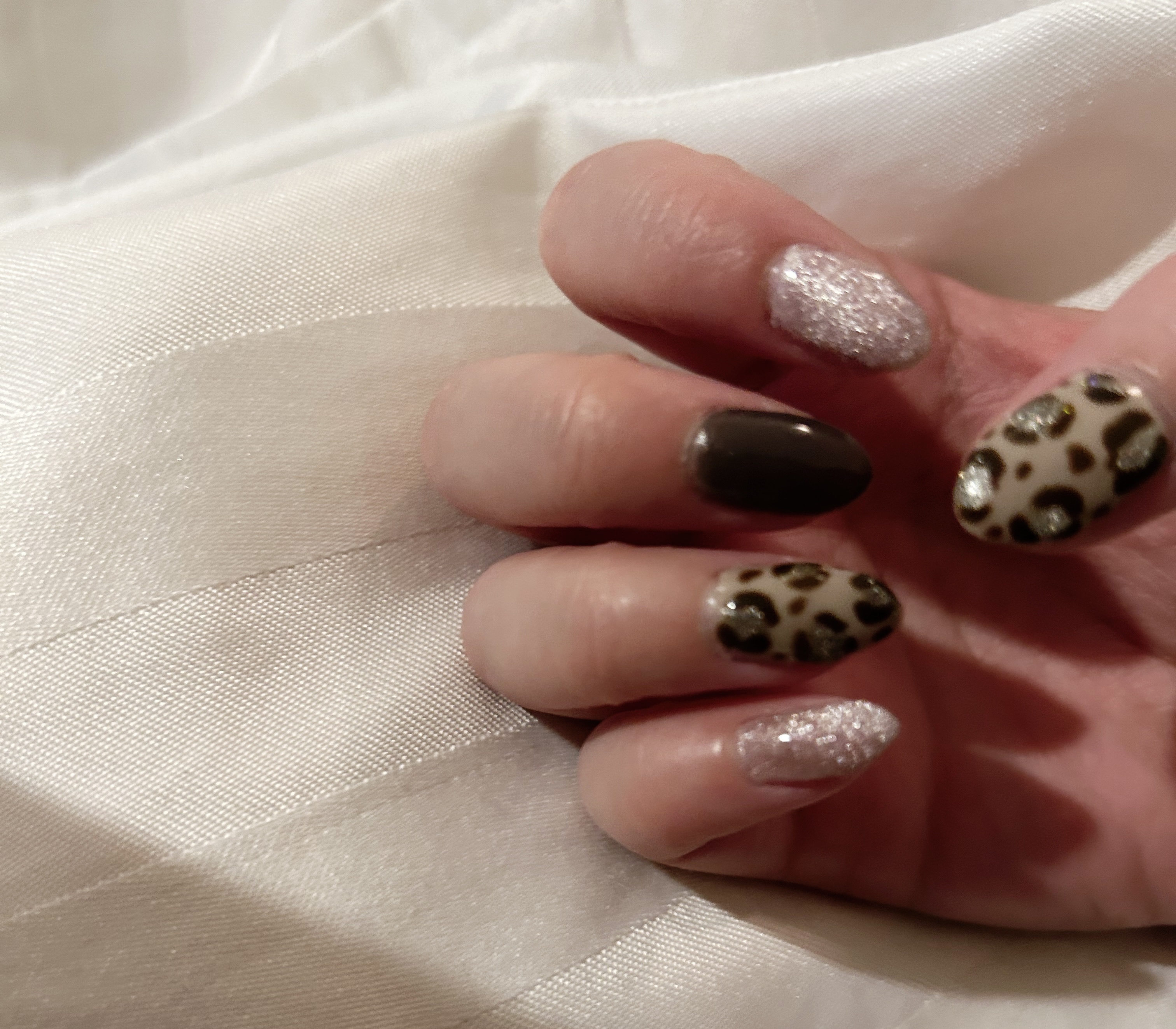 #セルフネイル,#ピールオフネイル,#ジェルネイル,#sheinネイル,#セリアネイル,#ダイソーネイル,#ヒョウ柄ネイルのネイルデザイン