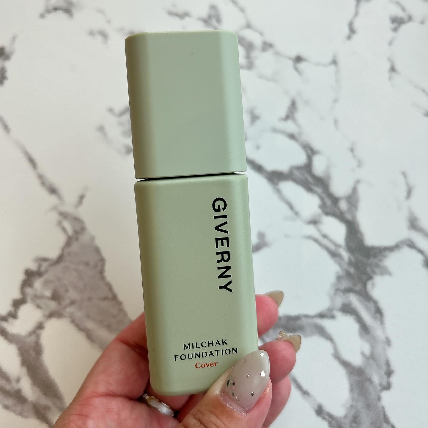 ジヴェルニー 密着カバーファンデーション 21C クールベージュ/GIVERNY/リキッドファンデーションを使ったクチコミ（3枚目）