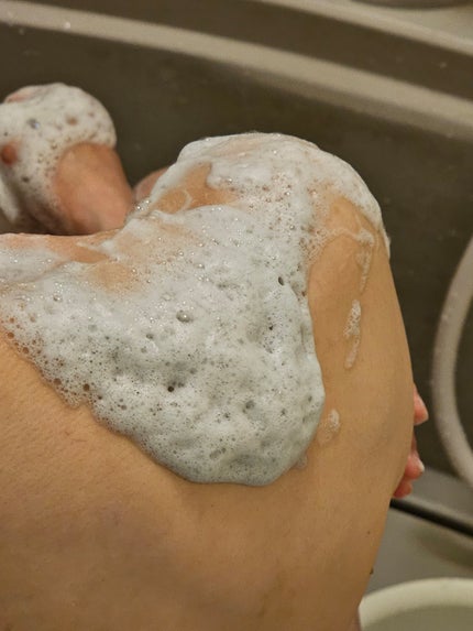 フレッシュクラウドスクラブ ブラックティー&ユズ/アレンシア/スクラブ・ゴマージュを使ったクチコミ(4枚目)