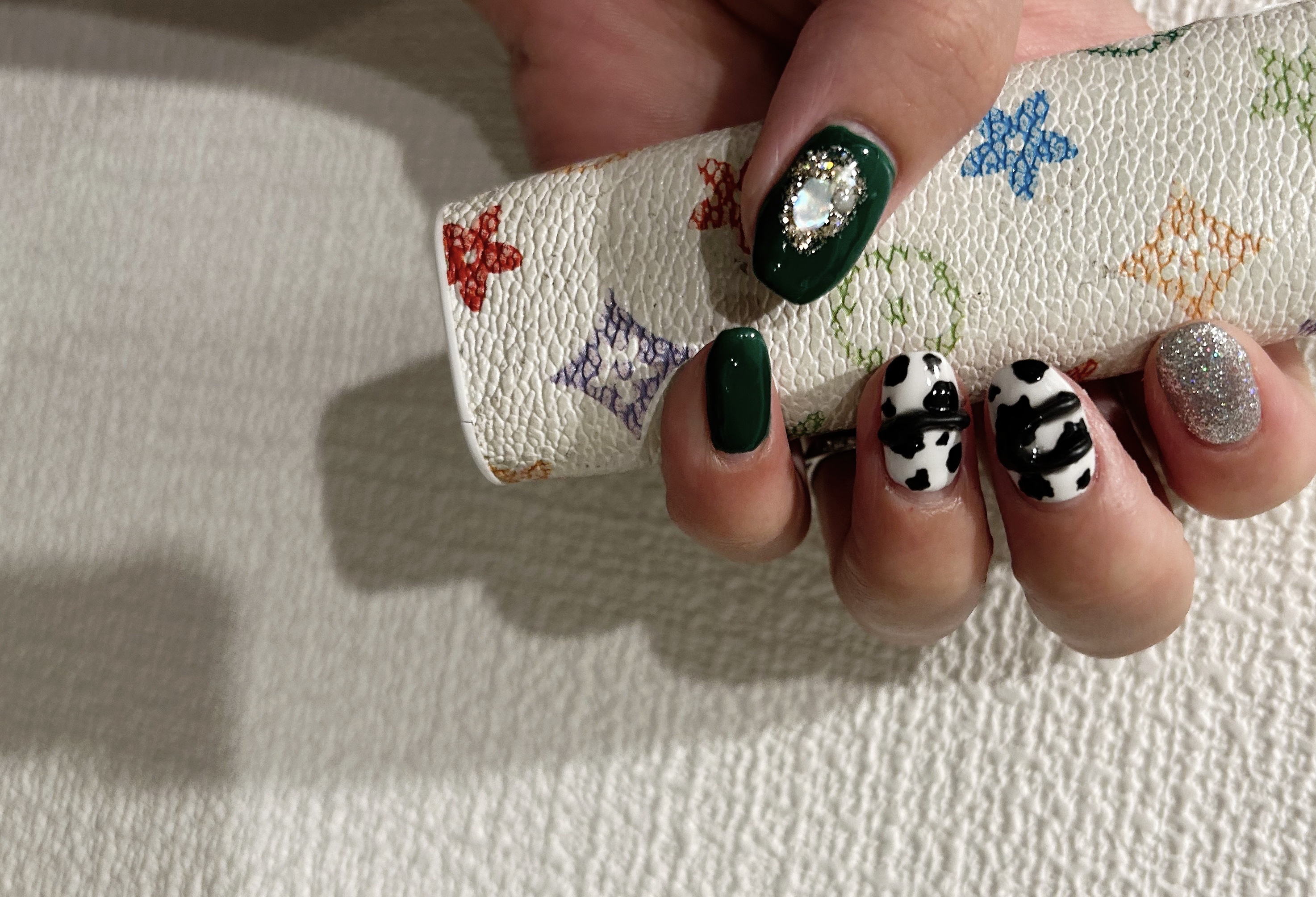 #セルフネイル,#ピールオフネイル,#ジェルネイル,#sheinネイル,#セリアネイル,#ダイソーネイル,#牛柄ネイルのネイルデザイン