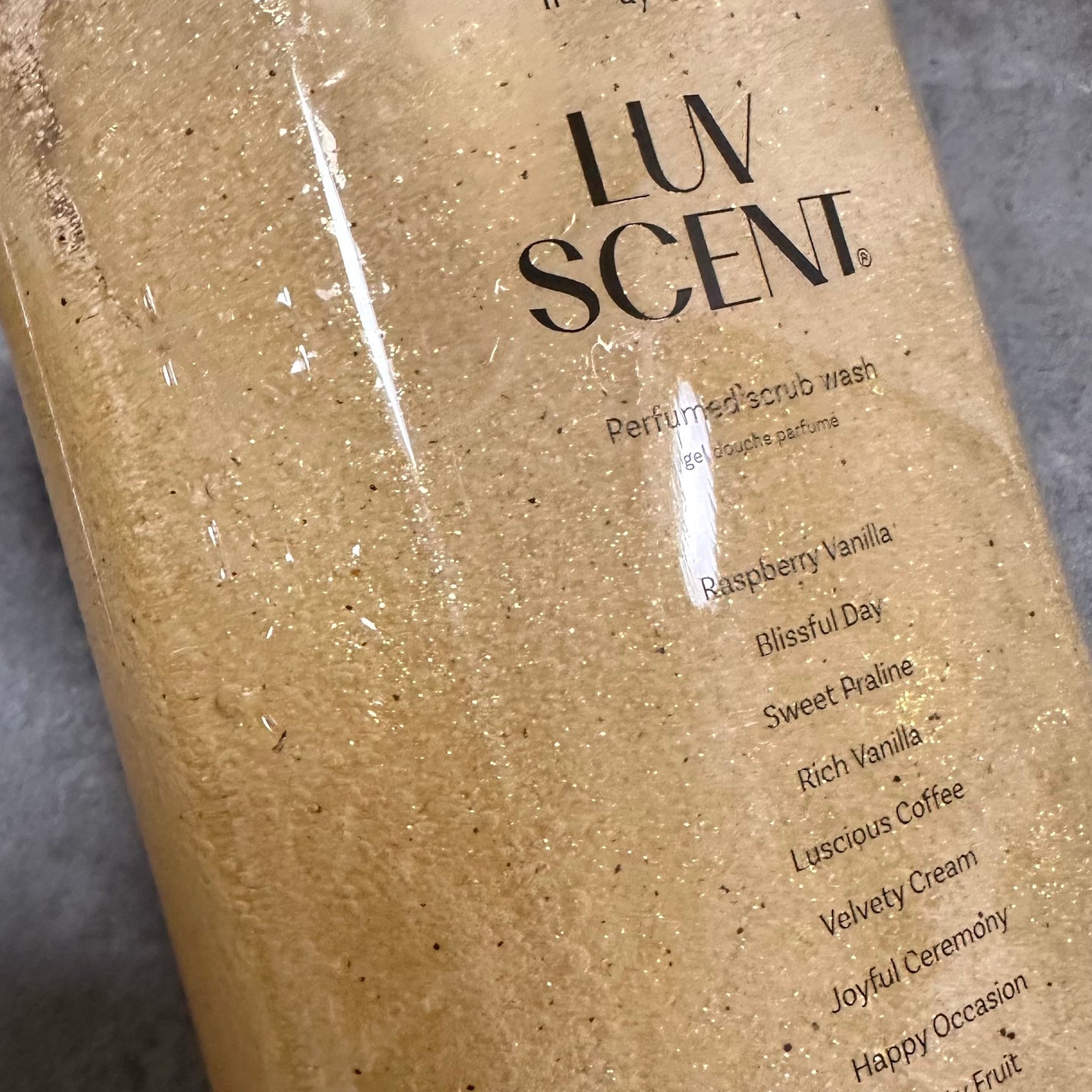 スクラブボディウォッシュ バースデイケーキ ラズベリーバニラ/LUV SCENT/ボディスクラブを使ったクチコミ(2枚目)