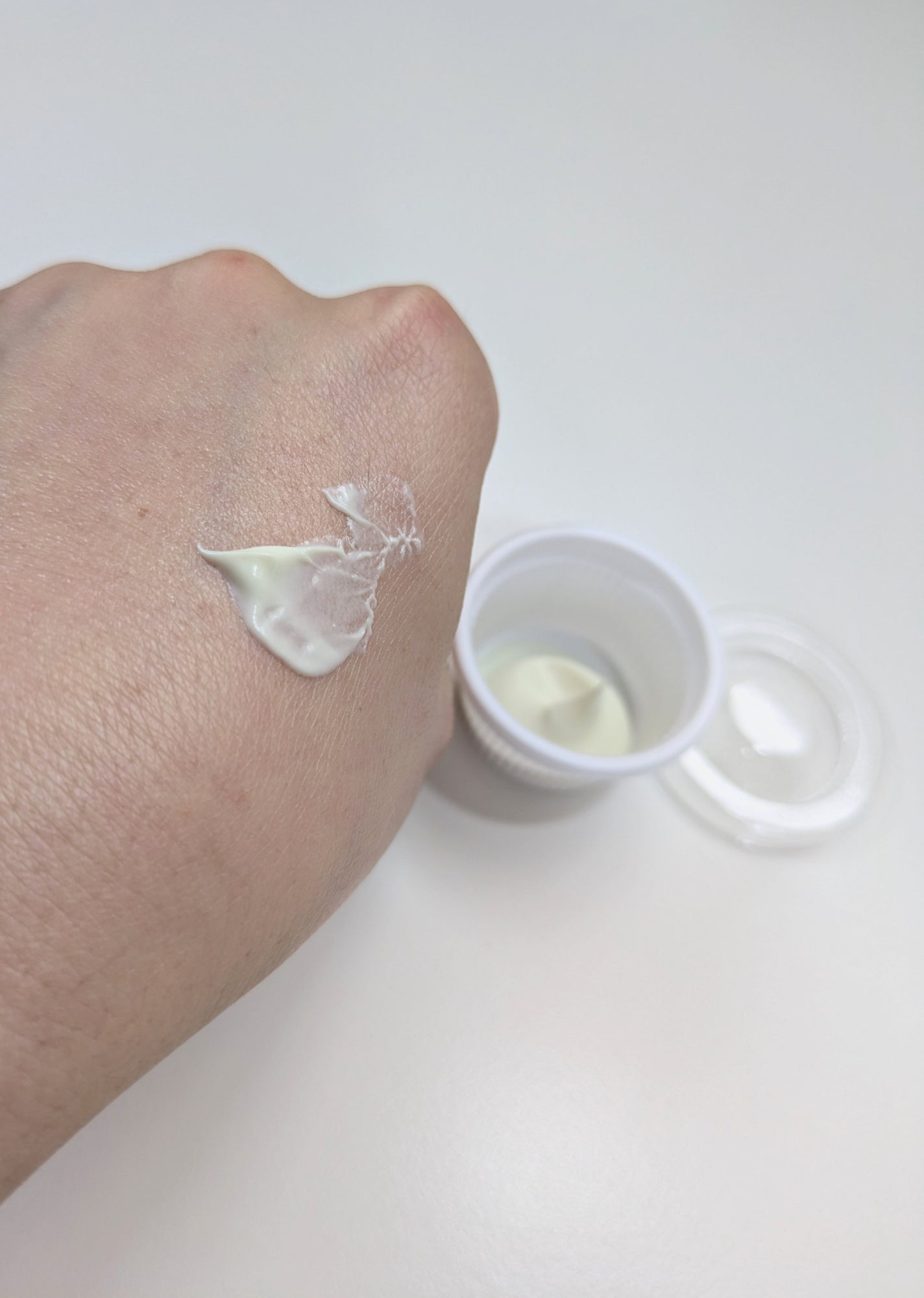 UVデイエッセンス/DEW/化粧下地を使ったクチコミ(2枚目)