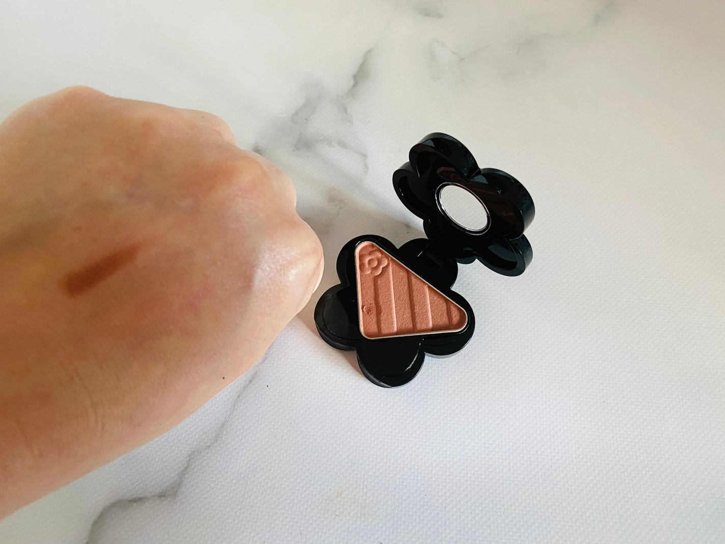 アイオープナー/MARY QUANT/単色アイシャドウを使ったクチコミ(3枚目)