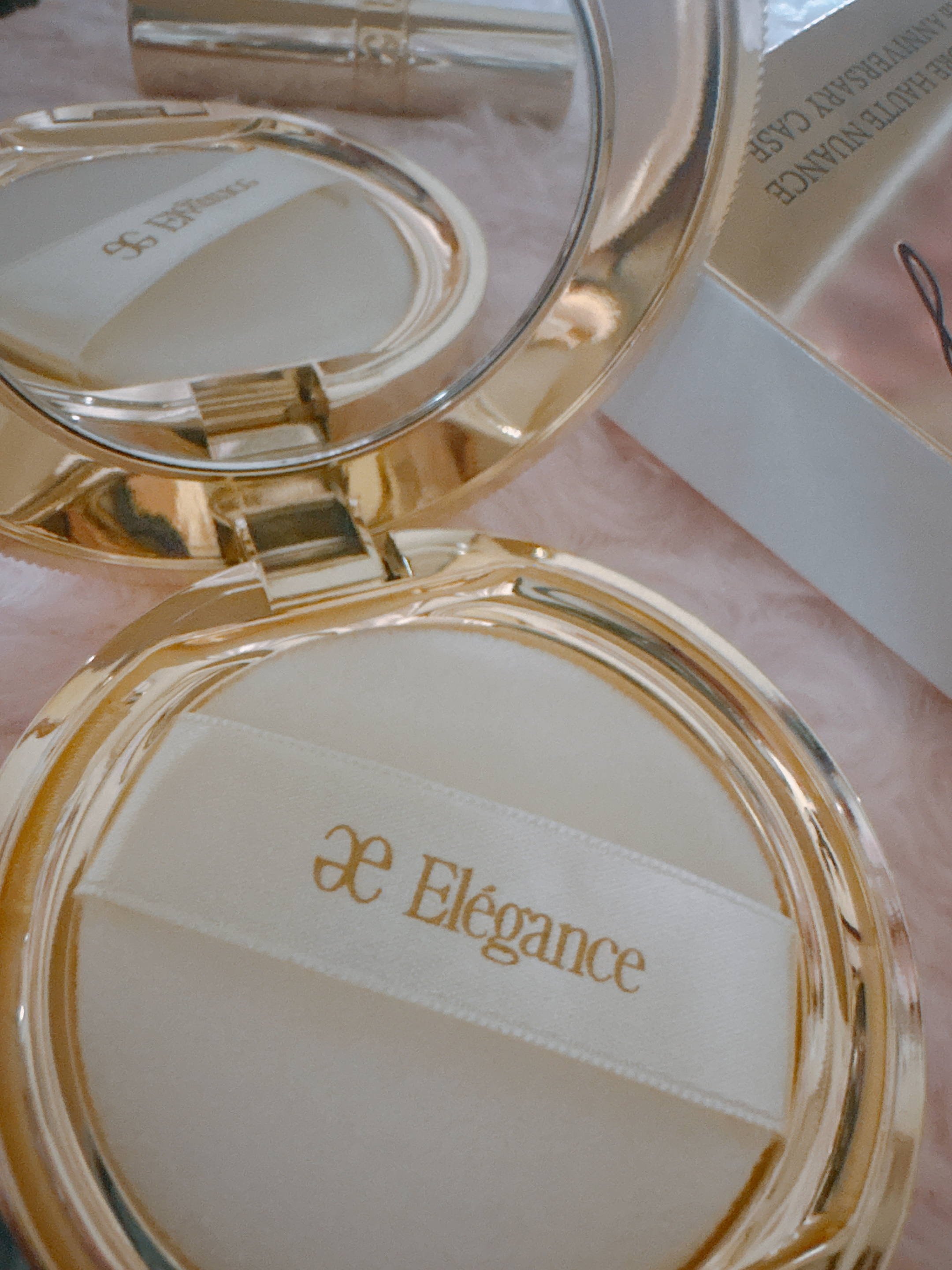 ラ プードル オートニュアンス/Elégance/プレストパウダーを使ったクチコミ（2枚目）