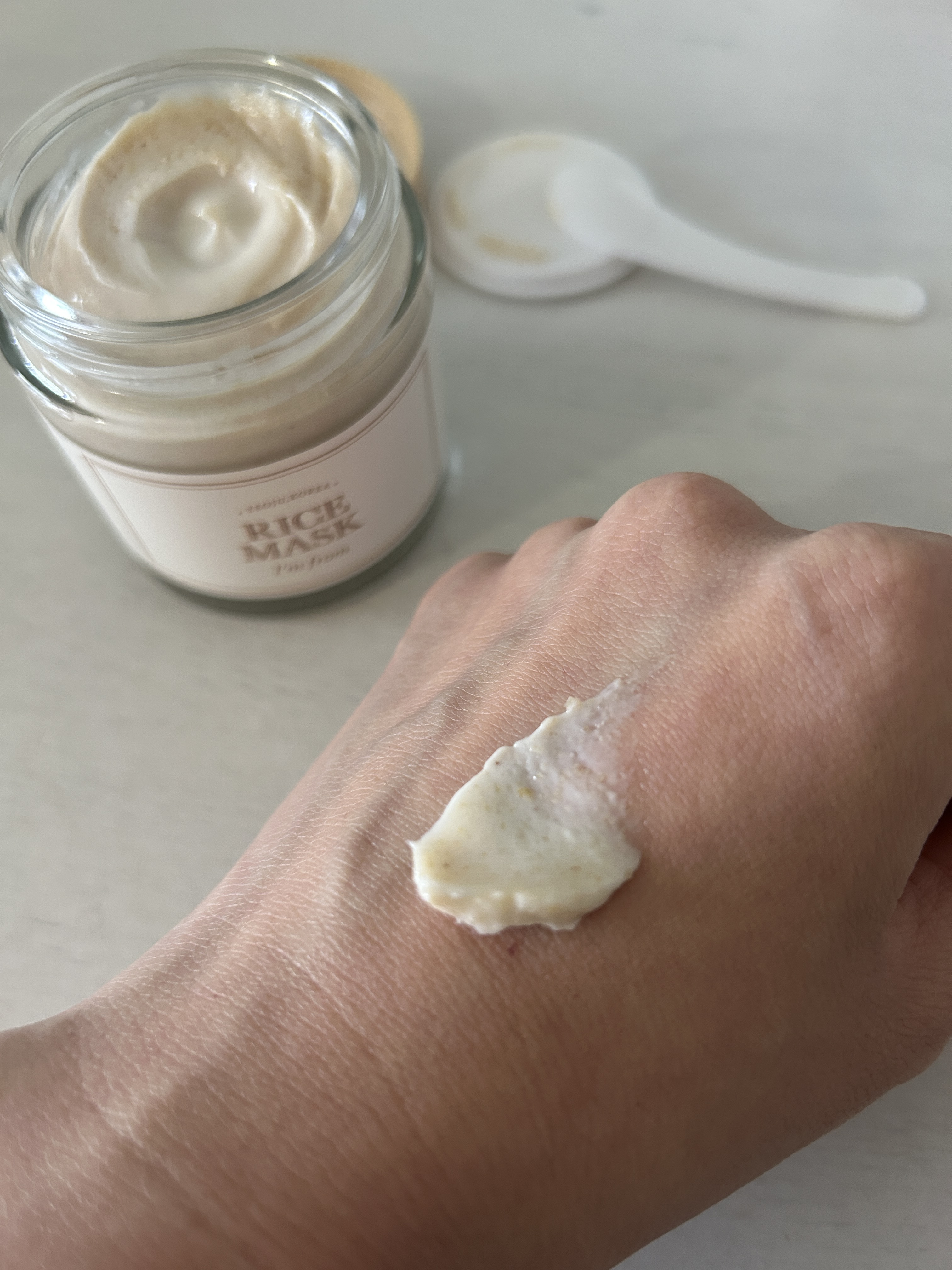 I'm from のRICE (ライス)ライン✨

☑︎RICE MASK(ライスマスク)

驪州（ヨジュ）米4.1%配合🌾
米&米ぬかパウダーが角質除去を助けるスクラブ兼用ウォッシュオフマスク♡

使い方は洗顔後、適量取り、優しく円を描