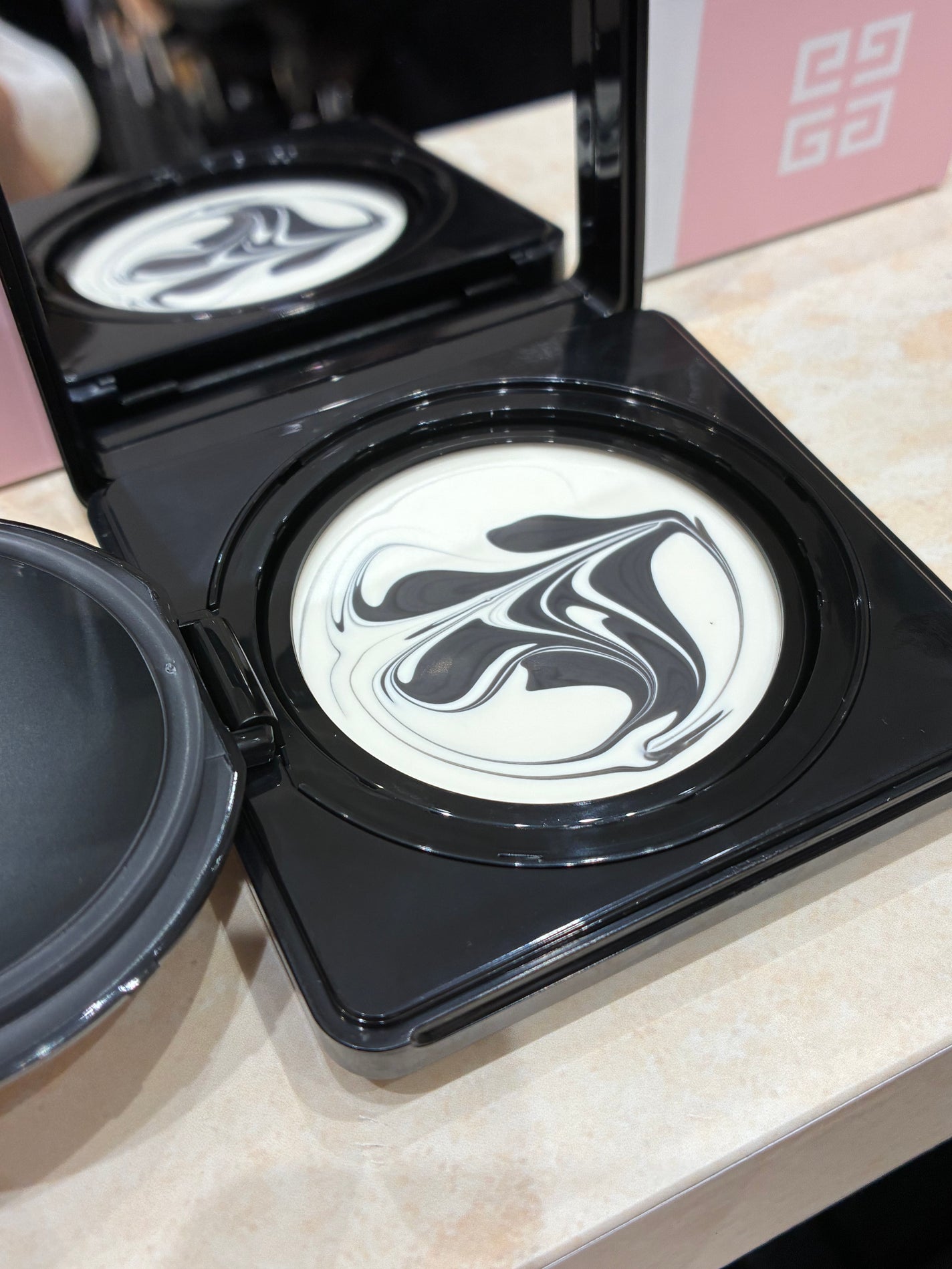 ローズ・パーフェクト・リキッド/GIVENCHY/口紅を使ったクチコミ(5枚目)