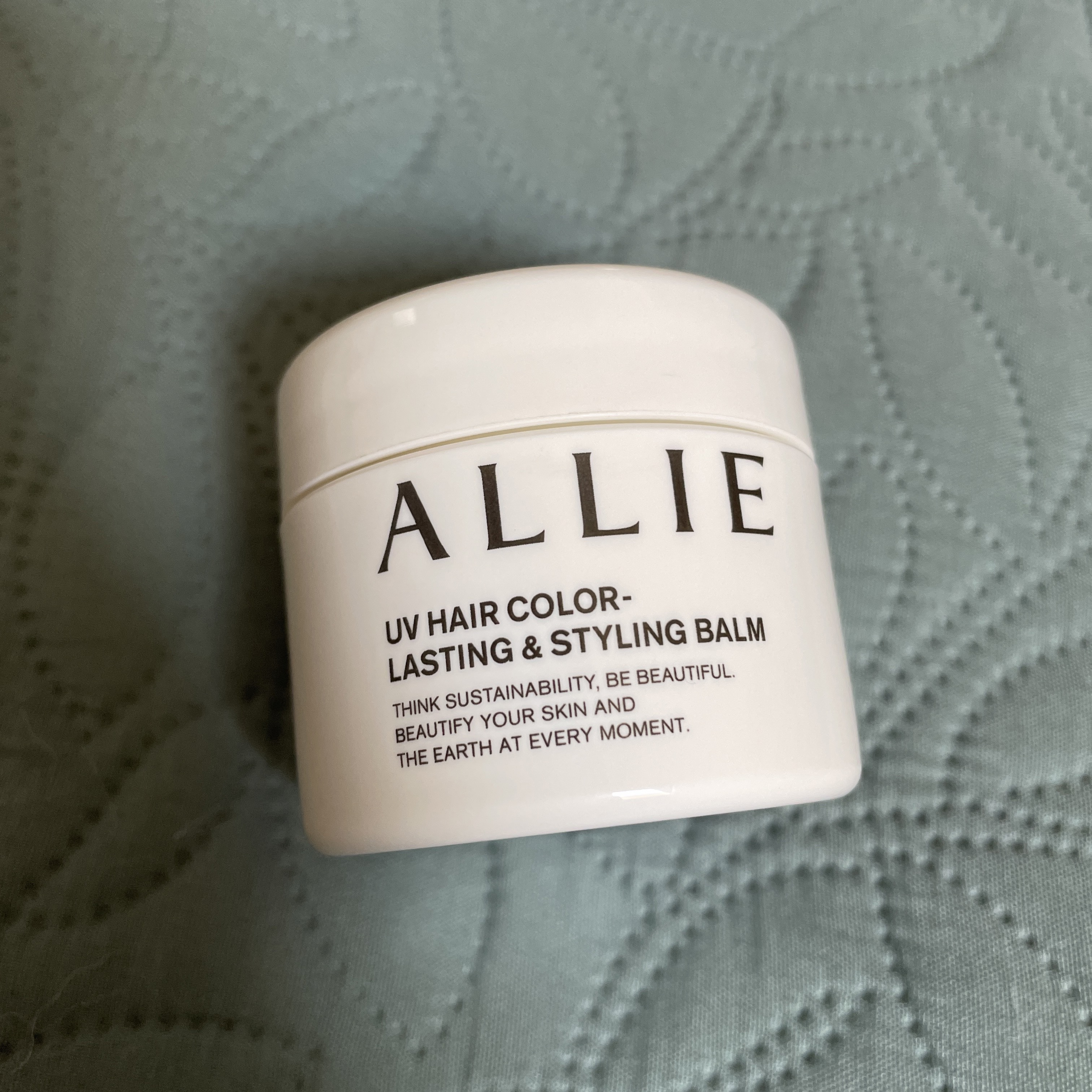 ミニサイズからの現品リピート☺️

現品サイズでも小さめです😌

ボリュームダウンと濡れ髪スタイリングできるので気に入っています✨

耐水性があるので、シャンプーの予備洗いのときは流しにくい感じがしますがシャンプーをすると通常通りです。
