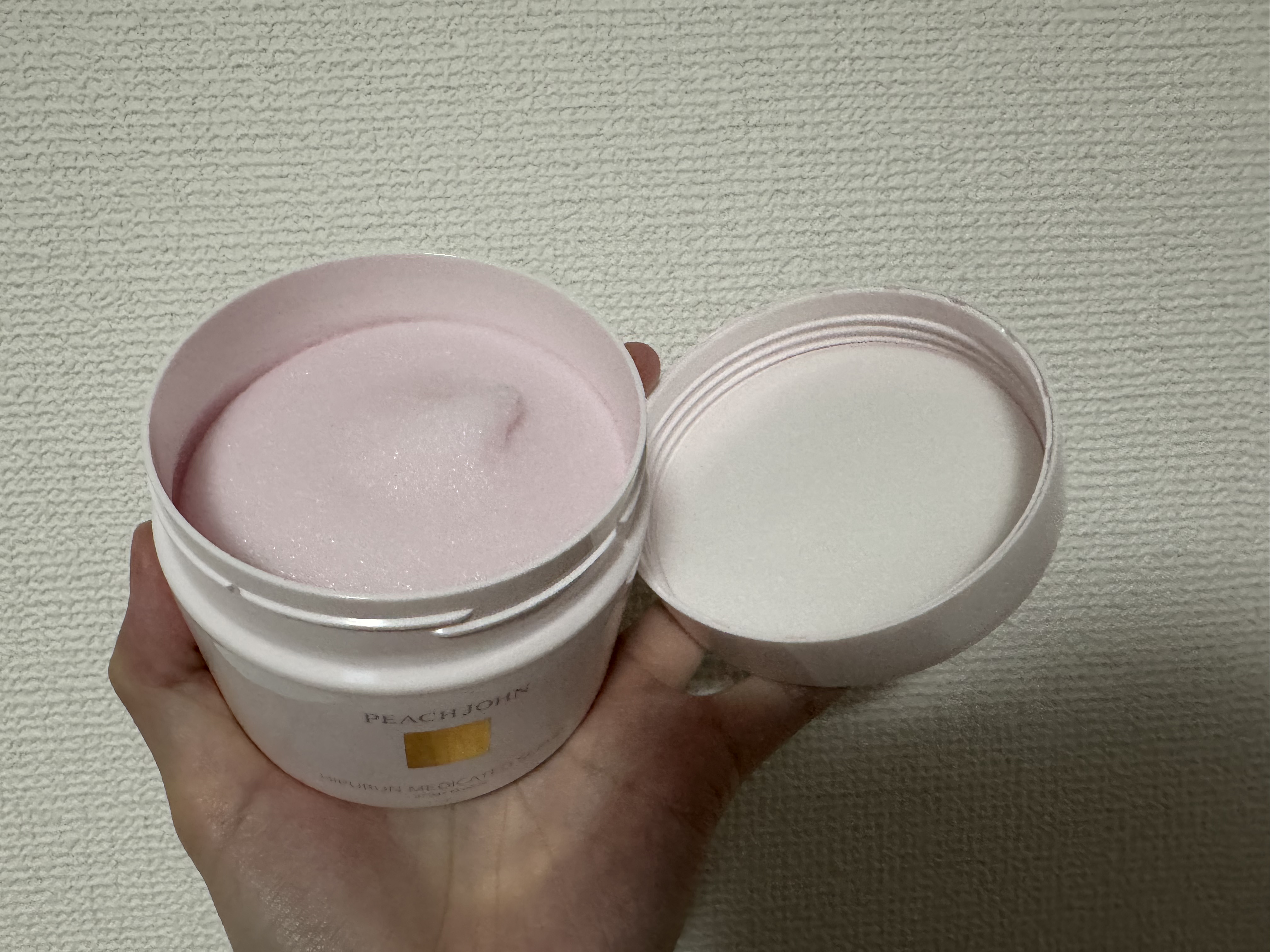 PEACH JOHN ヒップルン薬用スクラブのクチコミ「もちもち肌の完成！

いいね、保存、フォローいつもありがとうございます🙇‍♂️

今回紹介する.....」（2枚目）