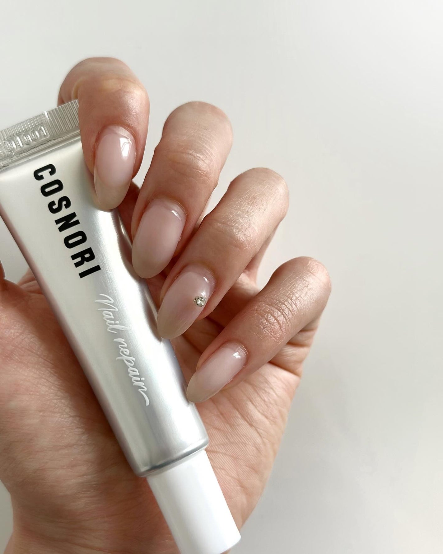ナチュラル美人になりたい女 on LIPS 「【美意識は爪に出る】・COSNORIシルクリペアネイルクリーム..」(3枚目)
