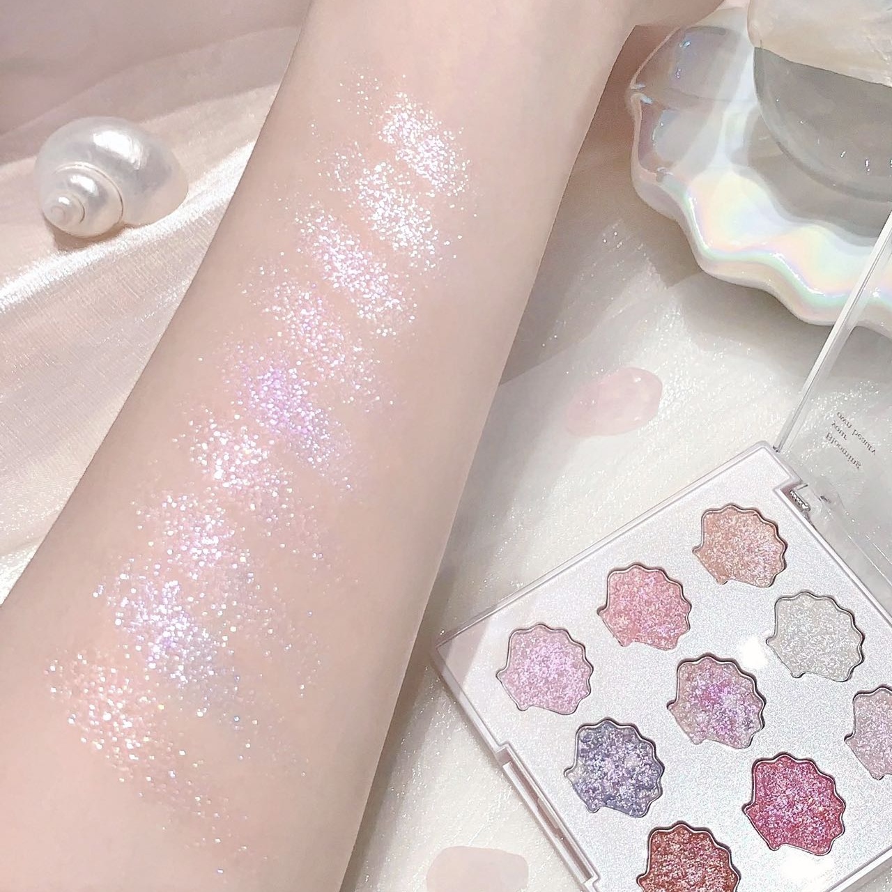 シャイングロイハイライターパレット/dasique/クリームハイライトを使ったクチコミ（1枚目）