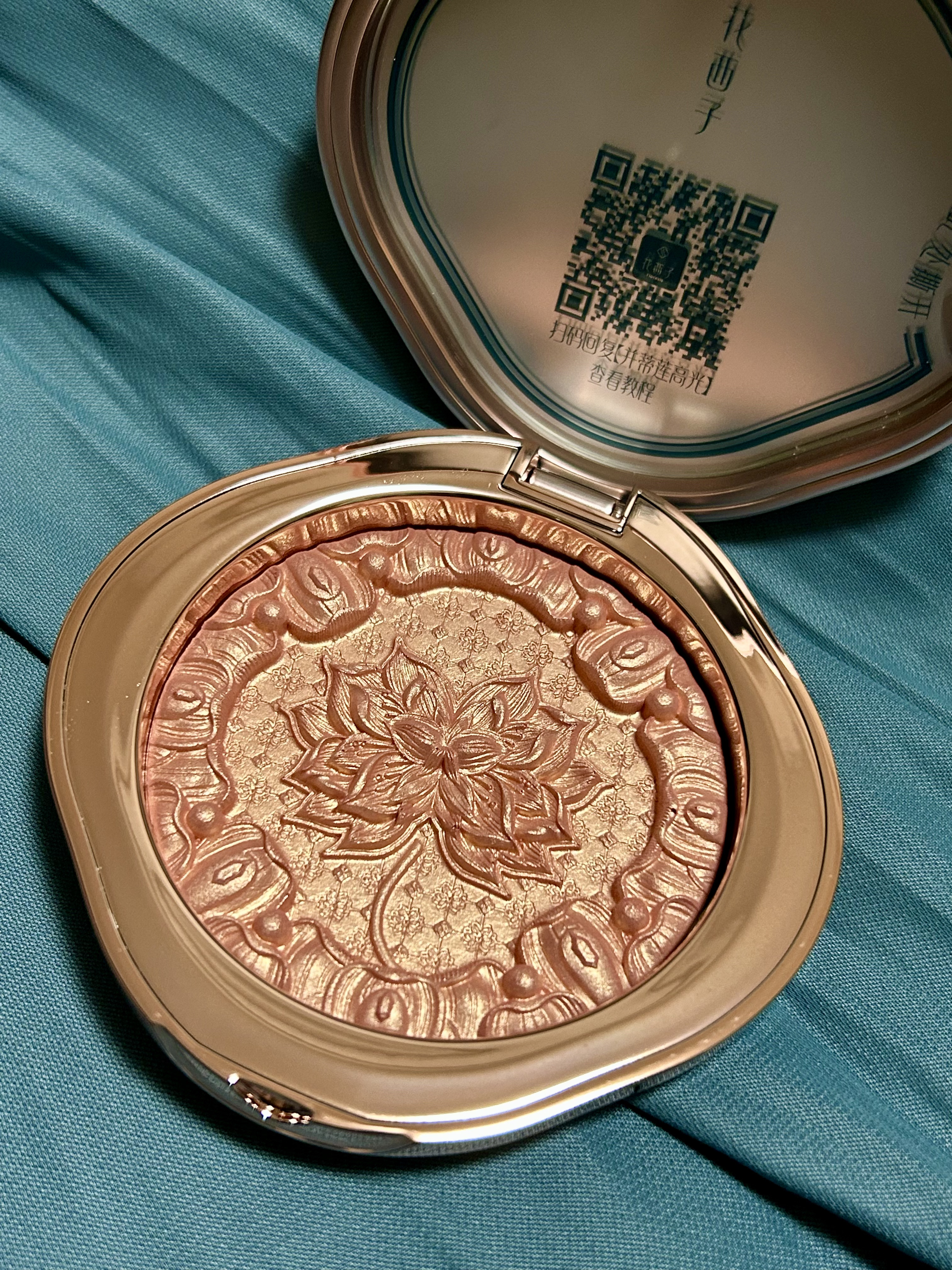 双蓮彫刻ハイライト/花西子/パウダーハイライトを使ったクチコミ（2枚目）