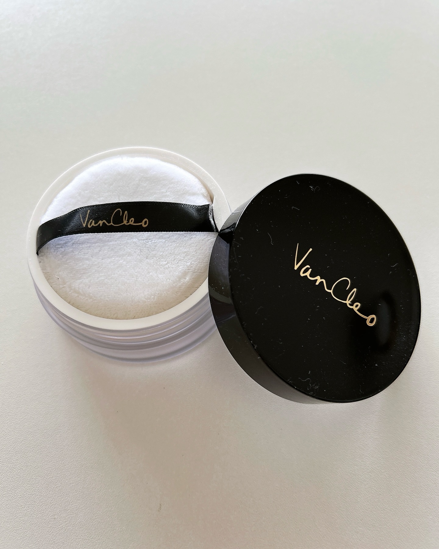 シルキー ライトフェイスパウダー/VanCleo/ルースパウダーを使ったクチコミ（2枚目）