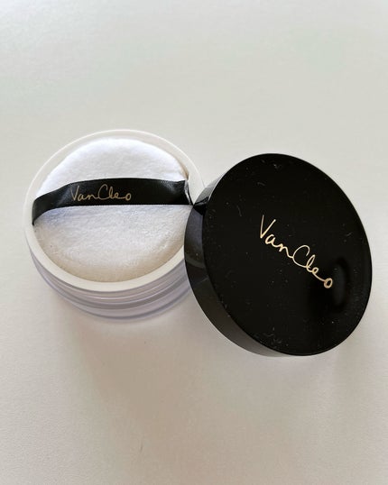 シルキー ライトフェイスパウダー/VanCleo/ルースパウダーを使ったクチコミ(2枚目)