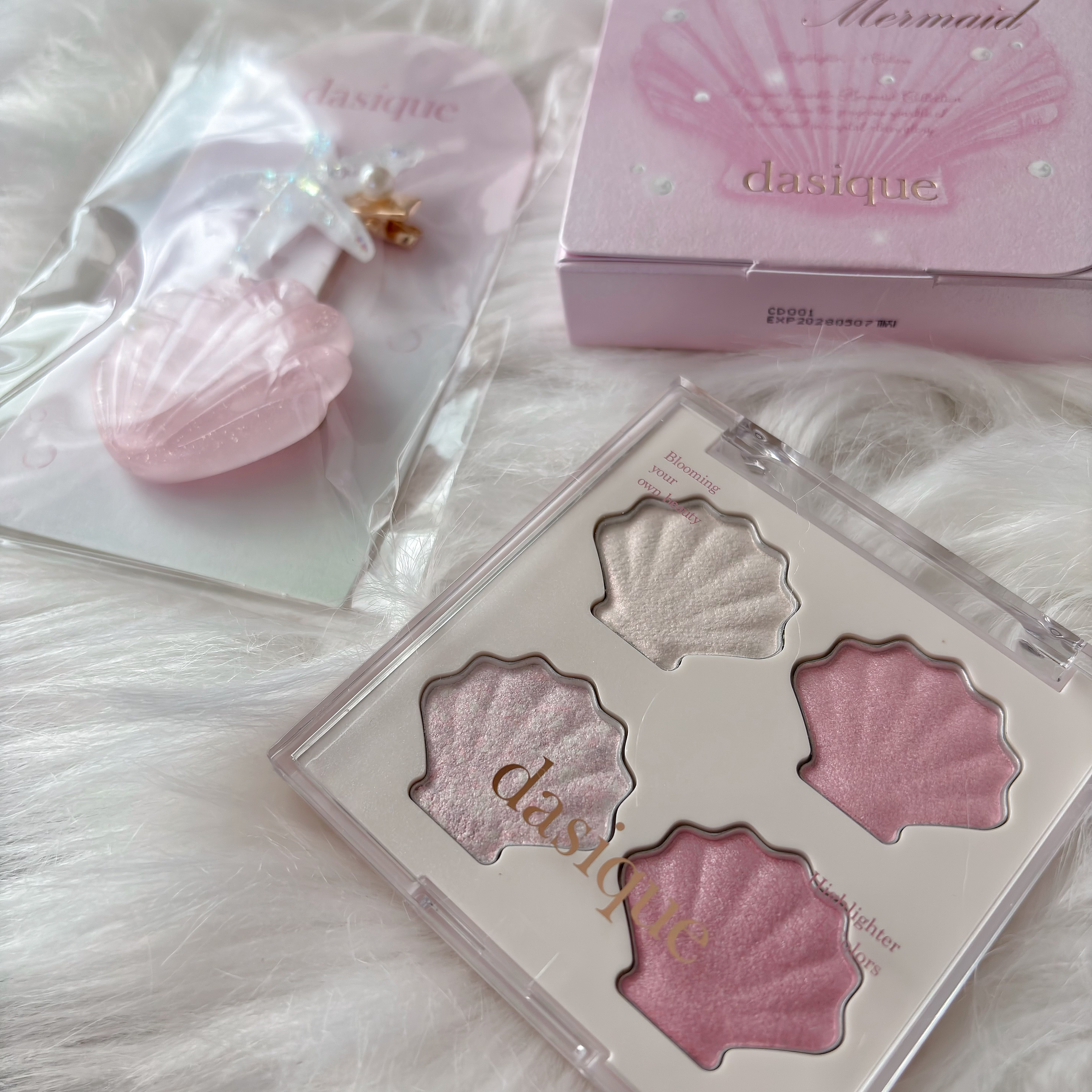 シャイングロイハイライターパレット/dasique/クリームハイライトを使ったクチコミ（1枚目）