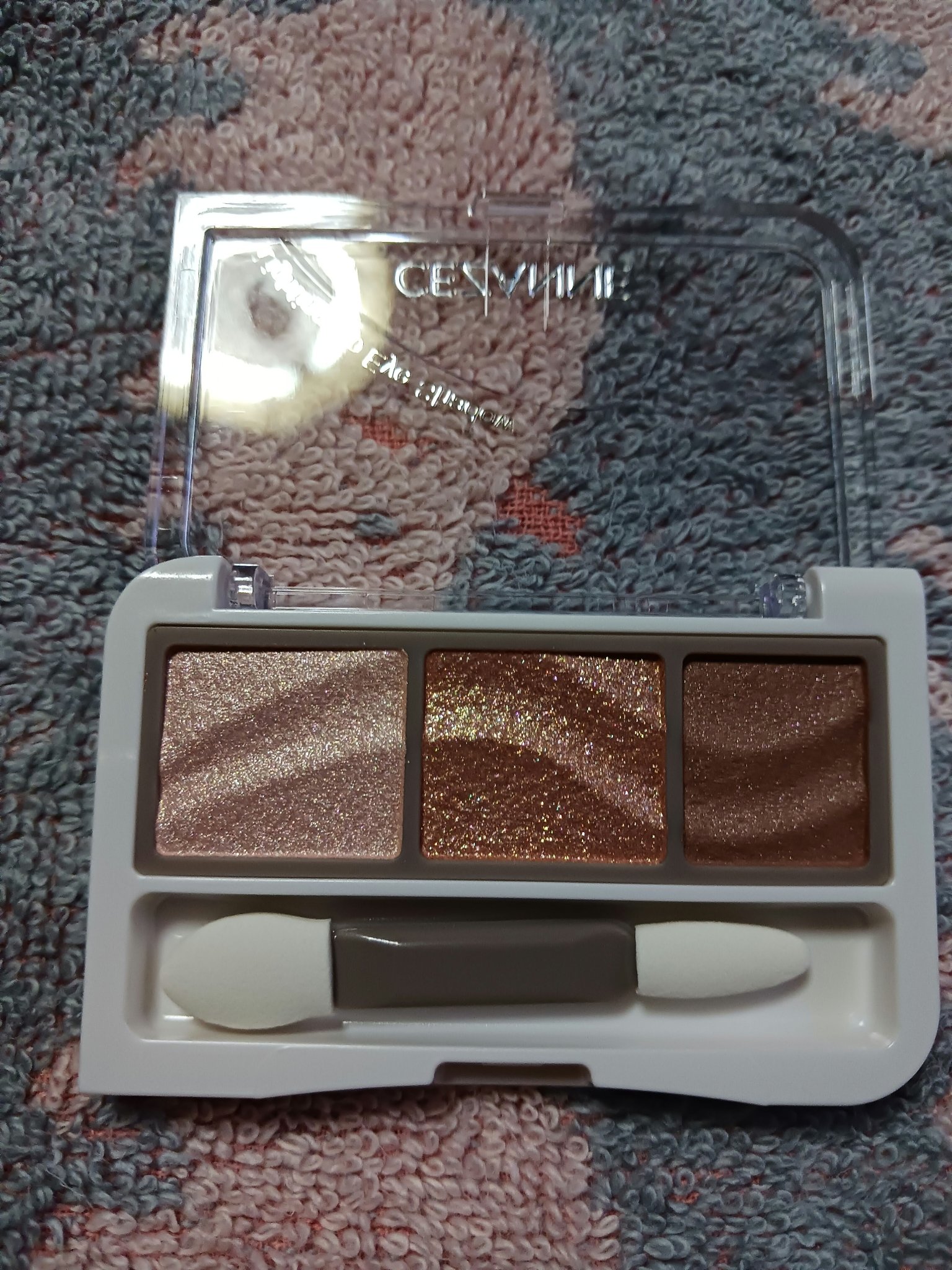 ライティングアップアイシャドウ/CEZANNE/アイシャドウを使ったクチコミ（2枚目）