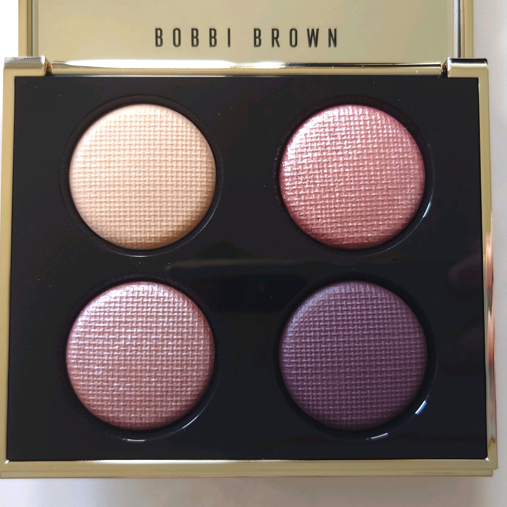 リュクス アイシャドウ クォード グロウ ウィズ ラブ コレクション スタークロスド リュクス アイシャドウ クォード/BOBBI BROWN/アイシャドウパレットを使ったクチコミ（2枚目）