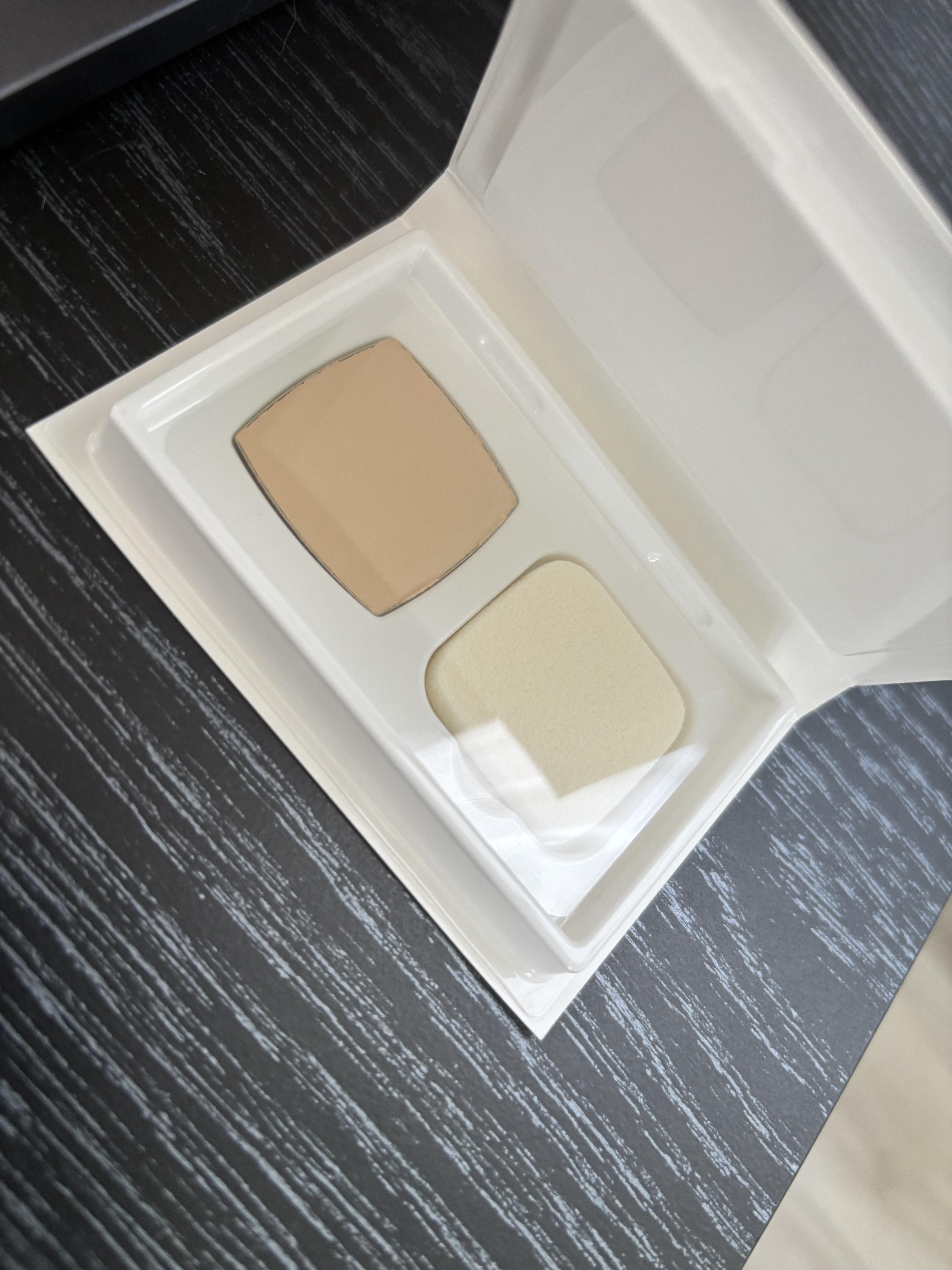 ル ブラン ブライトニング コンパクト SPF25/PA+++ /CHANEL/パウダーファンデーションを使ったクチコミ（2枚目）