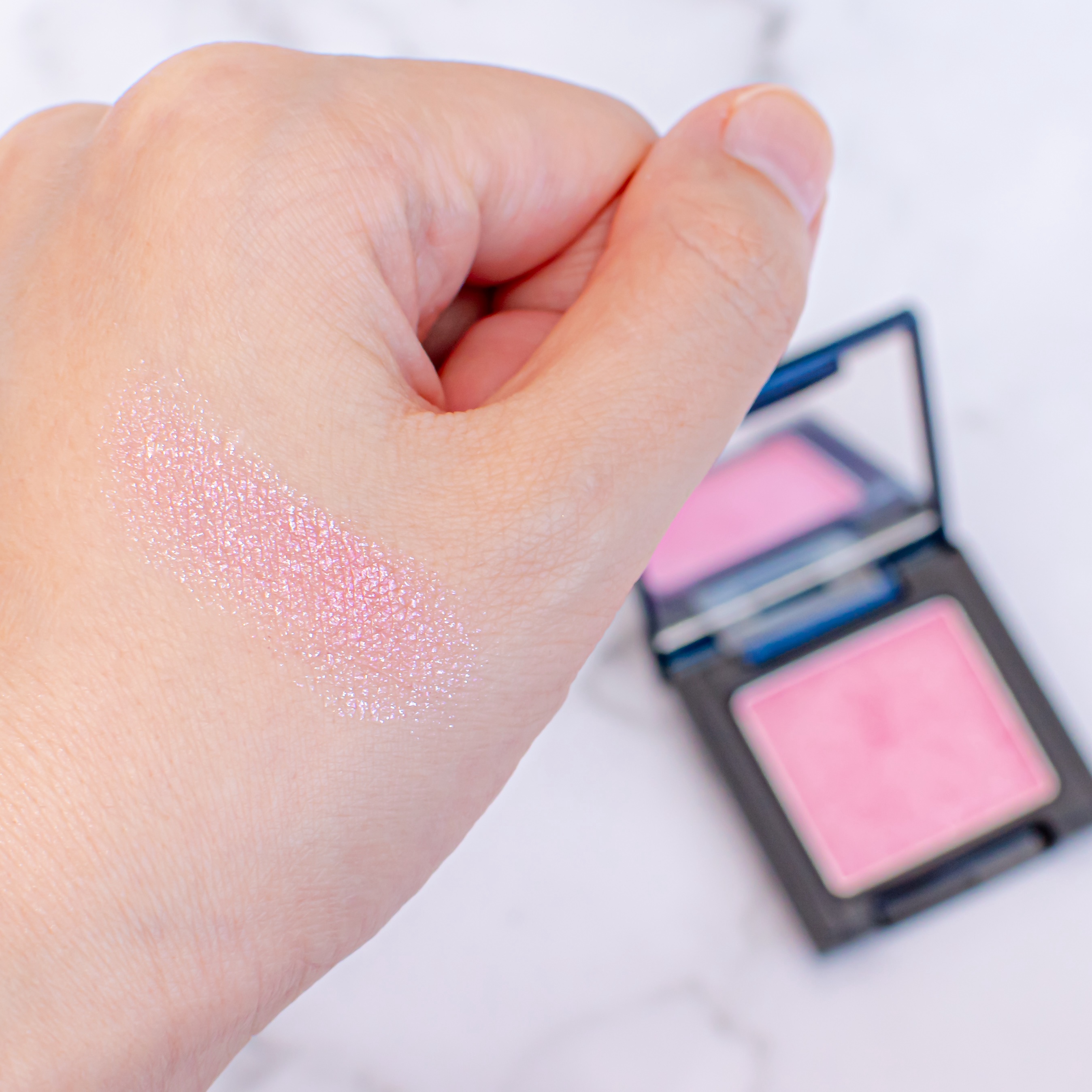 ラズル アイカラー/エレガンス ラズル /単色アイシャドウを使ったクチコミ（3枚目）