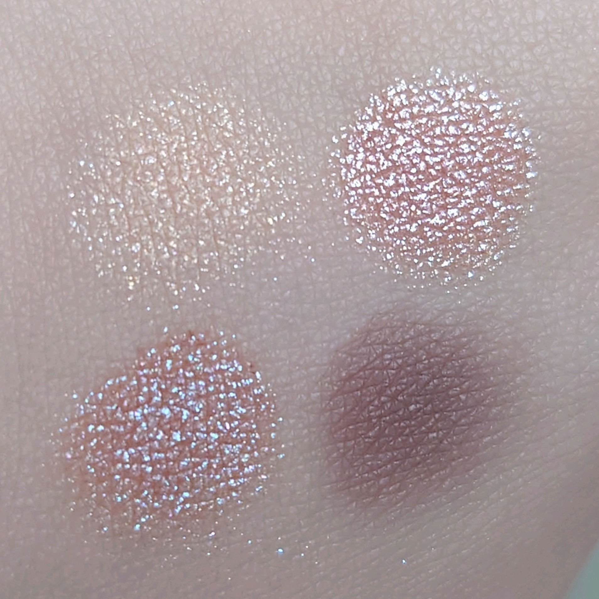 リュクス アイシャドウ クォード グロウ ウィズ ラブ コレクション スタークロスド リュクス アイシャドウ クォード/BOBBI BROWN/アイシャドウパレットを使ったクチコミ（3枚目）