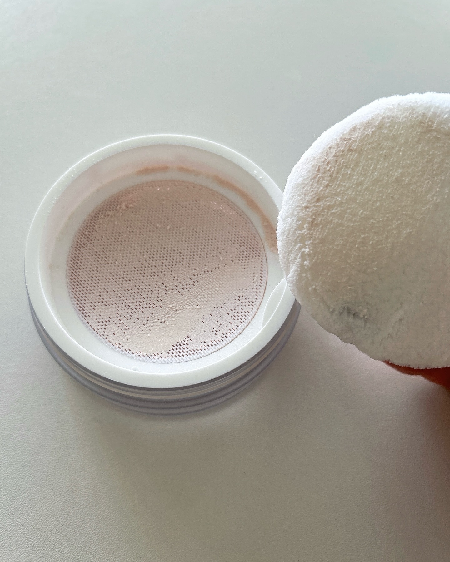 シルキー ライトフェイスパウダー/VanCleo/ルースパウダーを使ったクチコミ（3枚目）