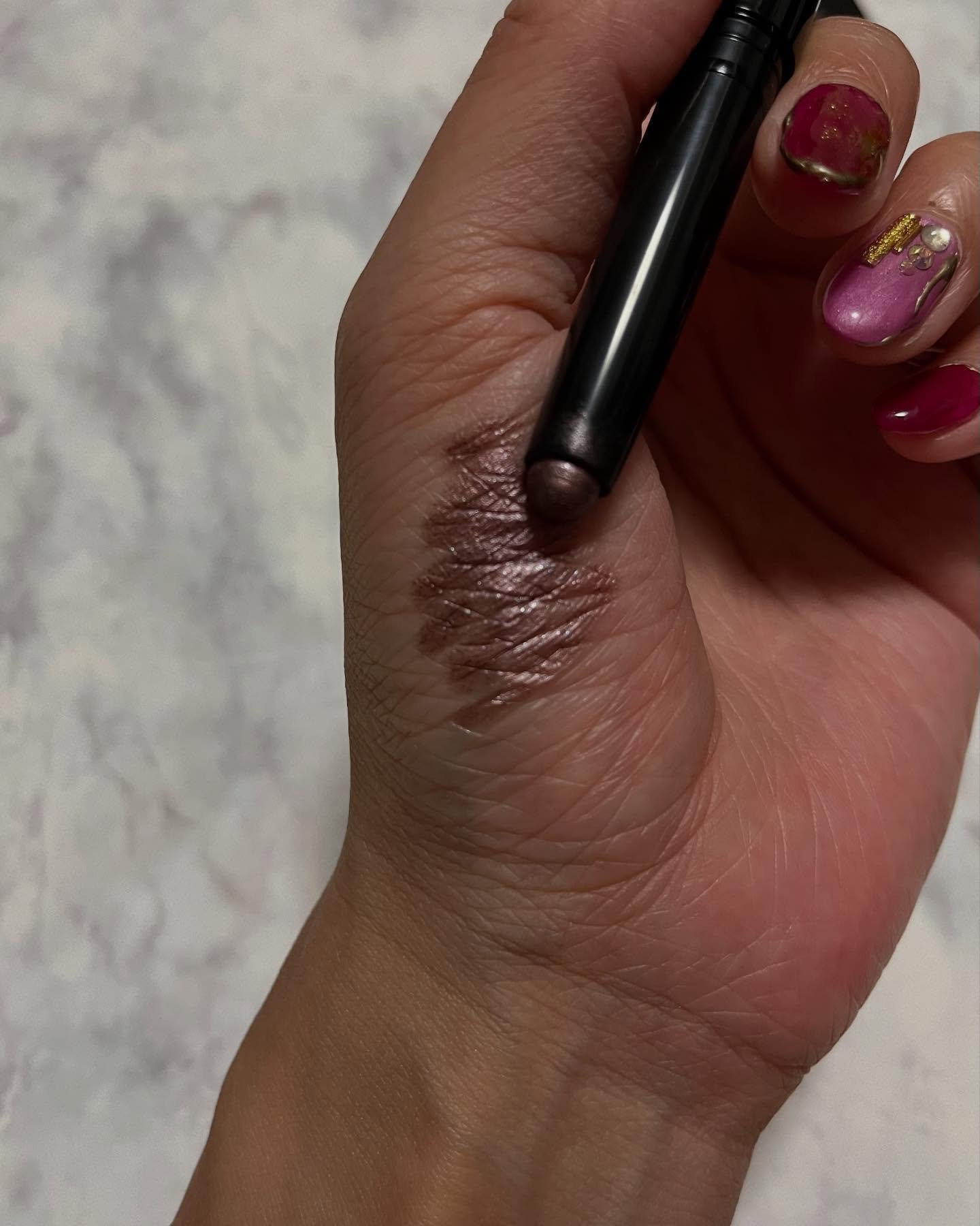 ダズルシャドウ アイシャドウ スティック/M・A・C/スティックアイシャドウを使ったクチコミ（2枚目）