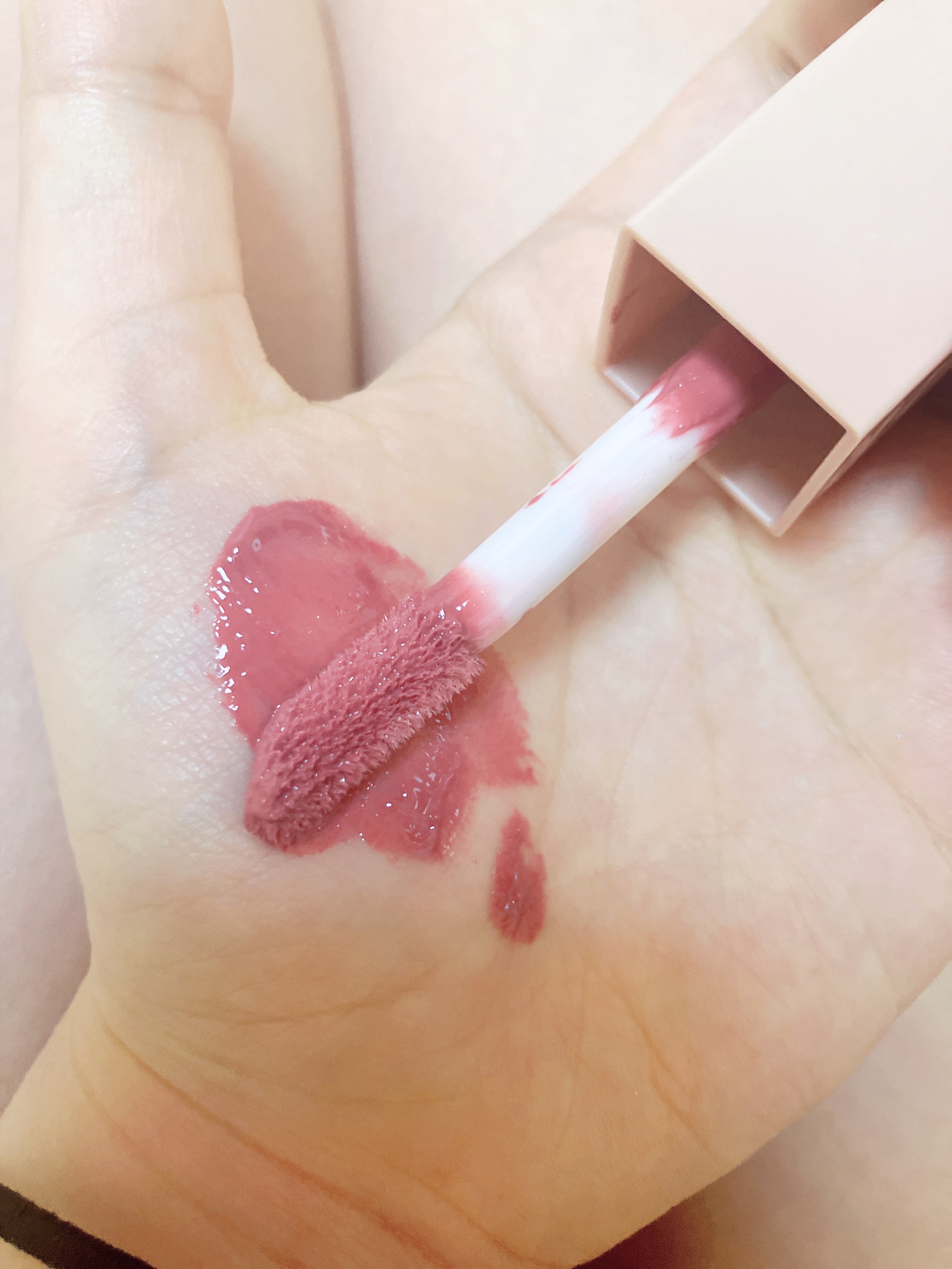 リフターシャイン 005 ペタルモーブ/MAYBELLINE NEW YORK/リップグロスを使ったクチコミ（1枚目）