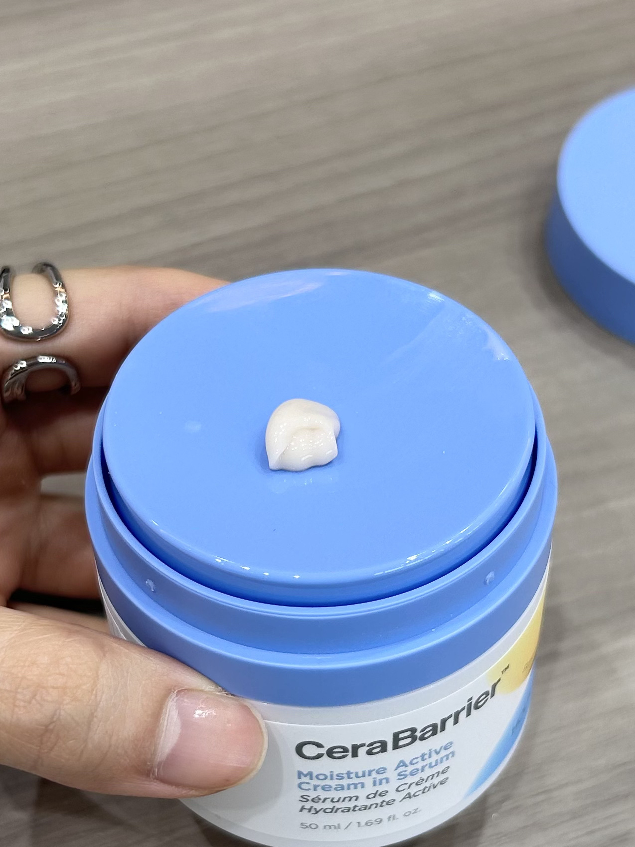 セラバリア　モイスチャーアクティブ　クリームインセラム/HOLIKA HOLIKA/フェイスクリームを使ったクチコミ（3枚目）