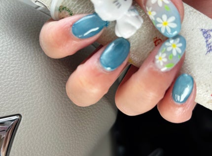 #セルフネイル,#ピールオフネイル,#ジェルネイル,#sheinネイル,#セリアネイル,#ダイソーネイル,#お花ネイル,#水色ネイル,#マグネットネイル,#春ネイル,#グラデーションネイルのネイルデザイン