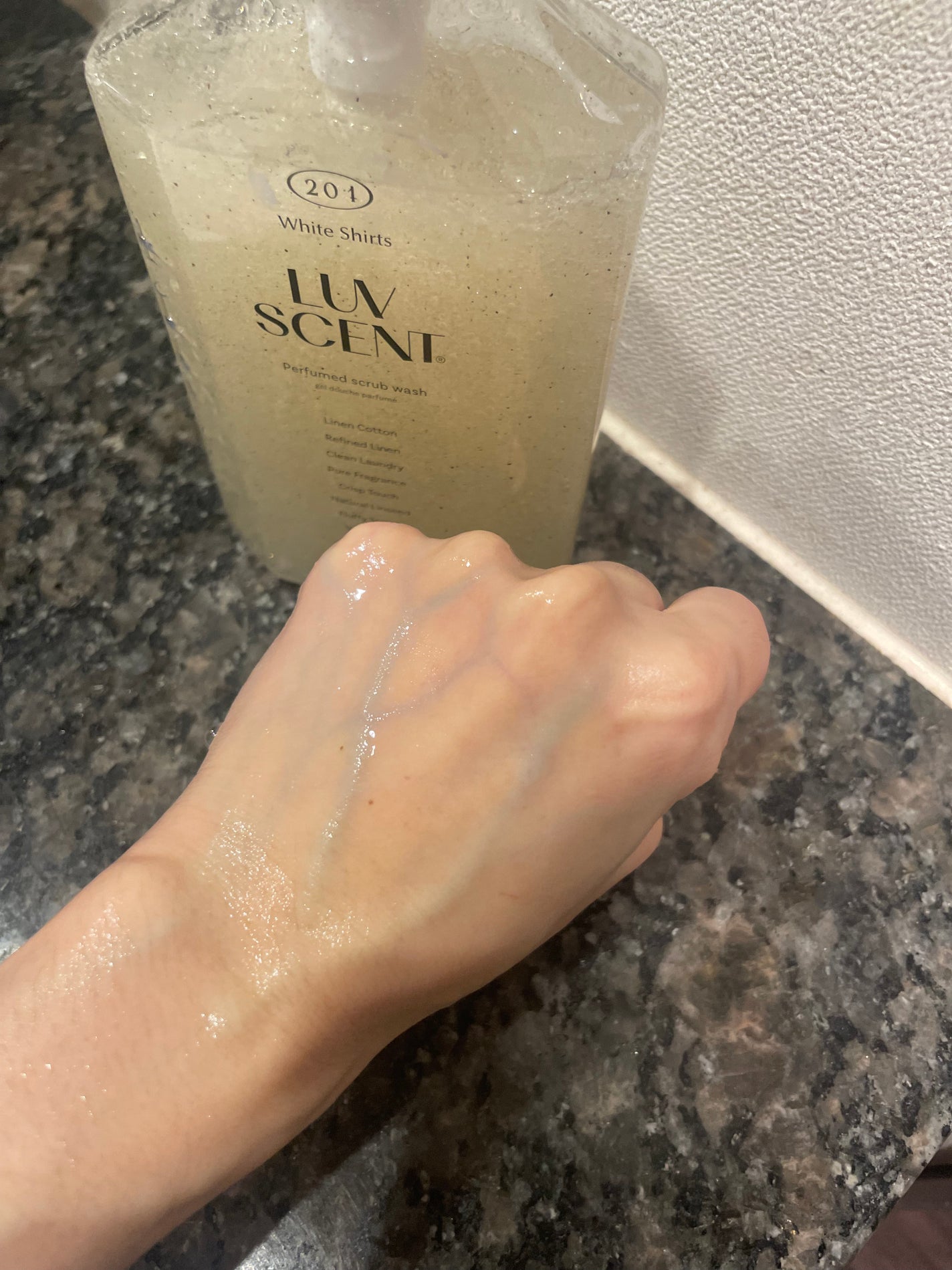 スクラブボディウォッシュ ホワイトシャツ リネンコットン/LUV SCENT/ボディスクラブを使ったクチコミ(4枚目)