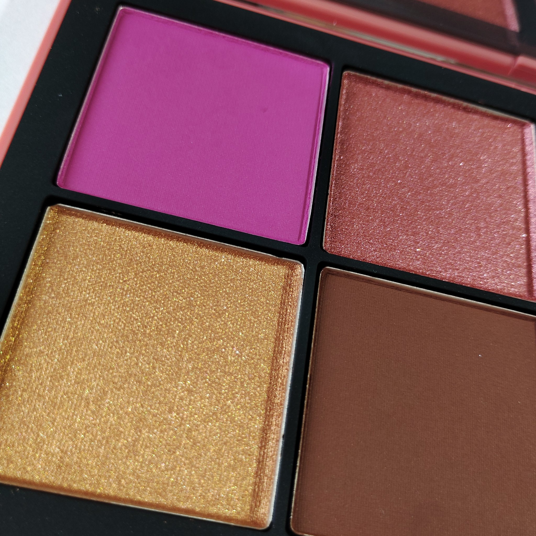 NARS ホットエスケープ チークパレット Ⅳ/NARS/マルチパレットを使ったクチコミ（2枚目）