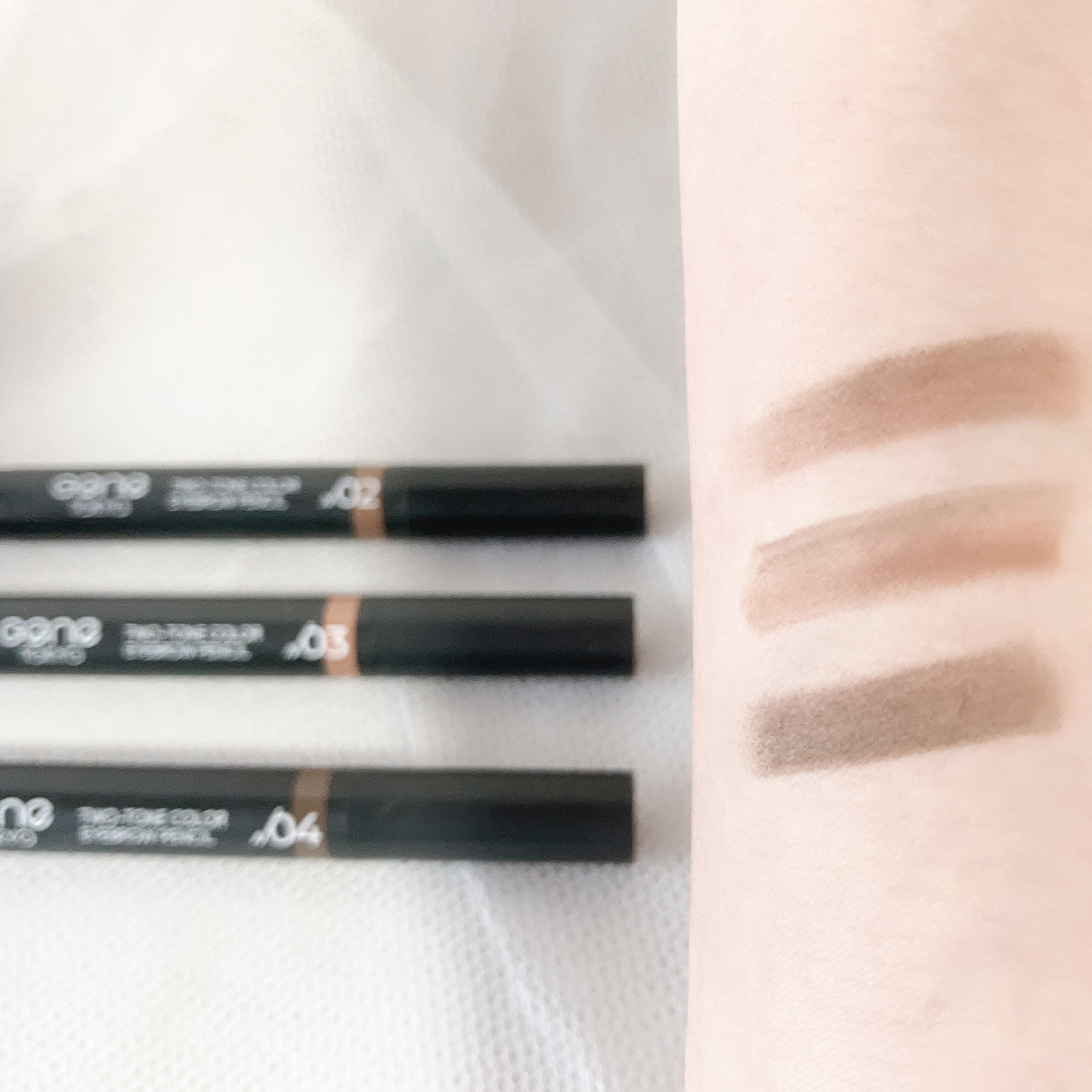 ツートンカラーアイブロウペンシル/GENE TOKYO/アイブロウペンシルを使ったクチコミ（3枚目）