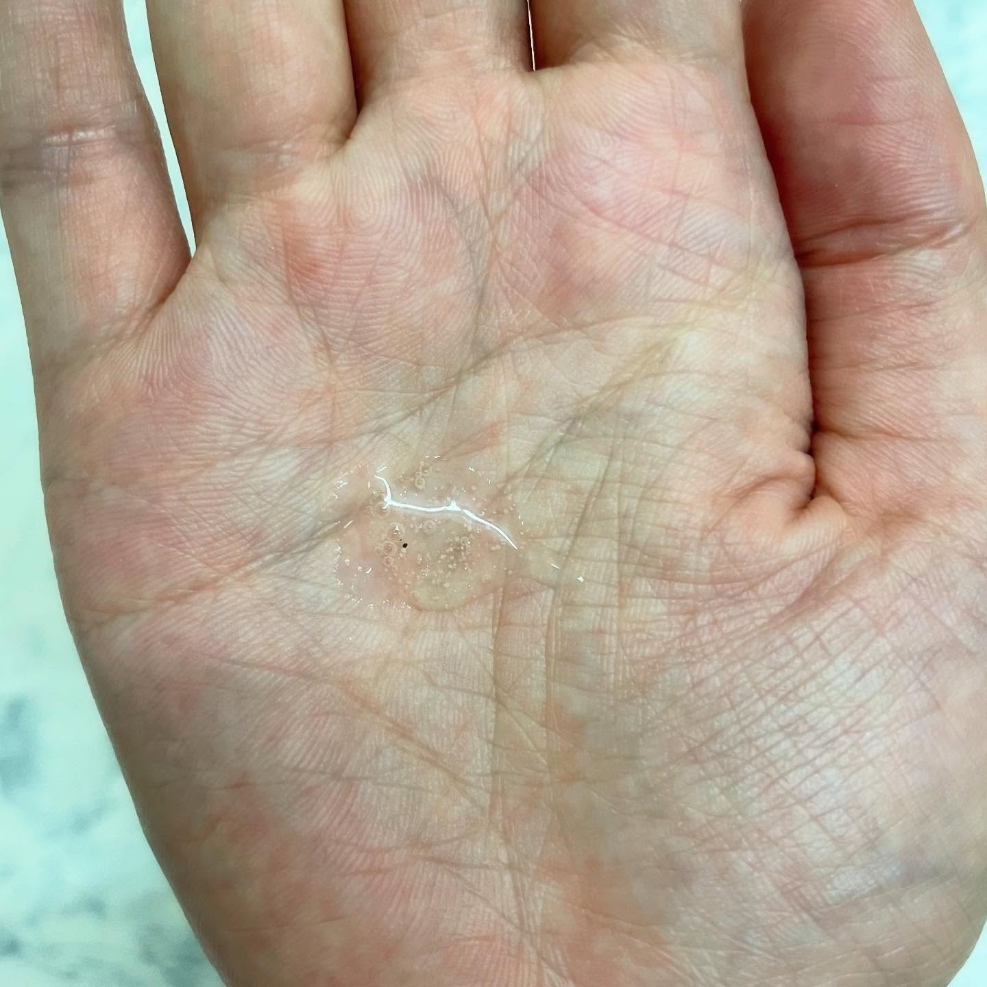 スクラブボディウォッシュ フラワーマーケット ホワイトチューリップ/LUV SCENT/ボディスクラブを使ったクチコミ（2枚目）