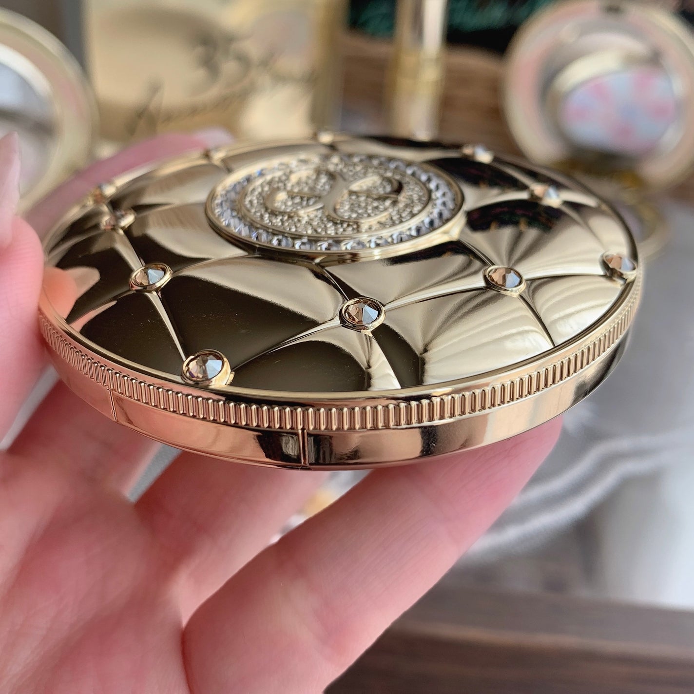 ラ プードル オートニュアンス/Elégance/プレストパウダーを使ったクチコミ(5枚目)