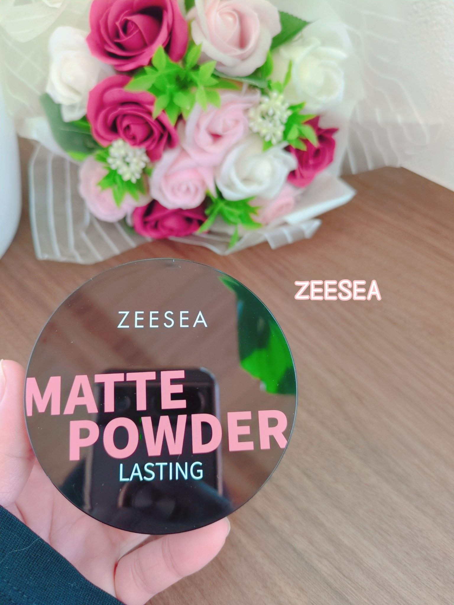 ZEESEA
マットルースパウダー
 ♡ ••┈┈┈┈┈┈┈┈•• ♡

18時間持続ꕤ𓈒𓂂◌
❤オイルコントロール、防水 
❤マッドな色合い
❤毛穴を最小限に抑える
❤優しく、計量、通気性に優れている

ブラックパッケージが
カッコイ