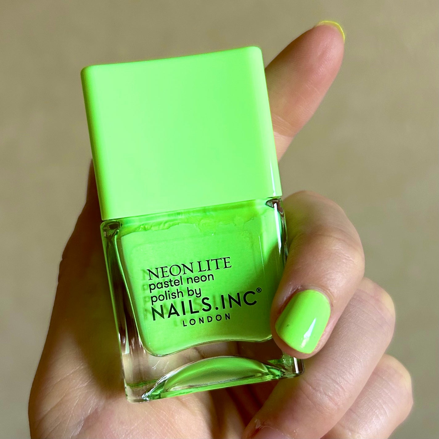 ネイルズ インク ネオン ライト ネイルポリッシュ /nails inc./マニキュアを使ったクチコミ(1枚目)