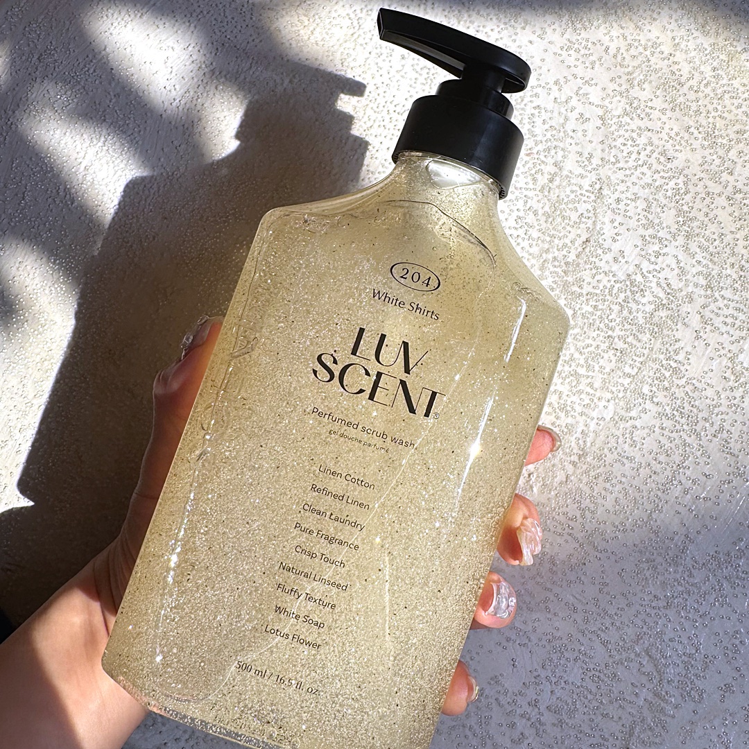 スクラブボディウォッシュ ホワイトシャツ リネンコットン/LUV SCENT/ボディスクラブを使ったクチコミ（1枚目）