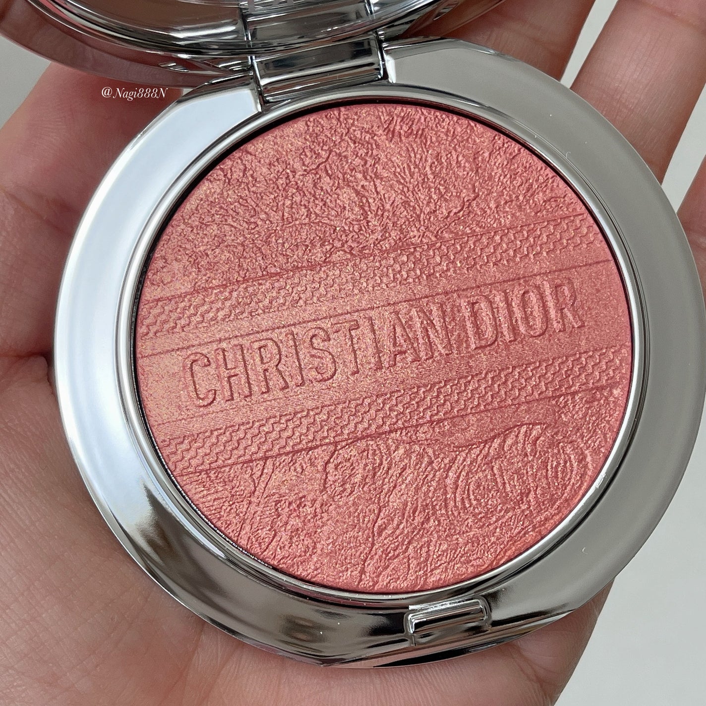 ディオールスキン フォーエヴァー グロウ ルミナイザー(サマー コレクション 2025 限定品)/Dior/ハイライトを使ったクチコミ(2枚目)