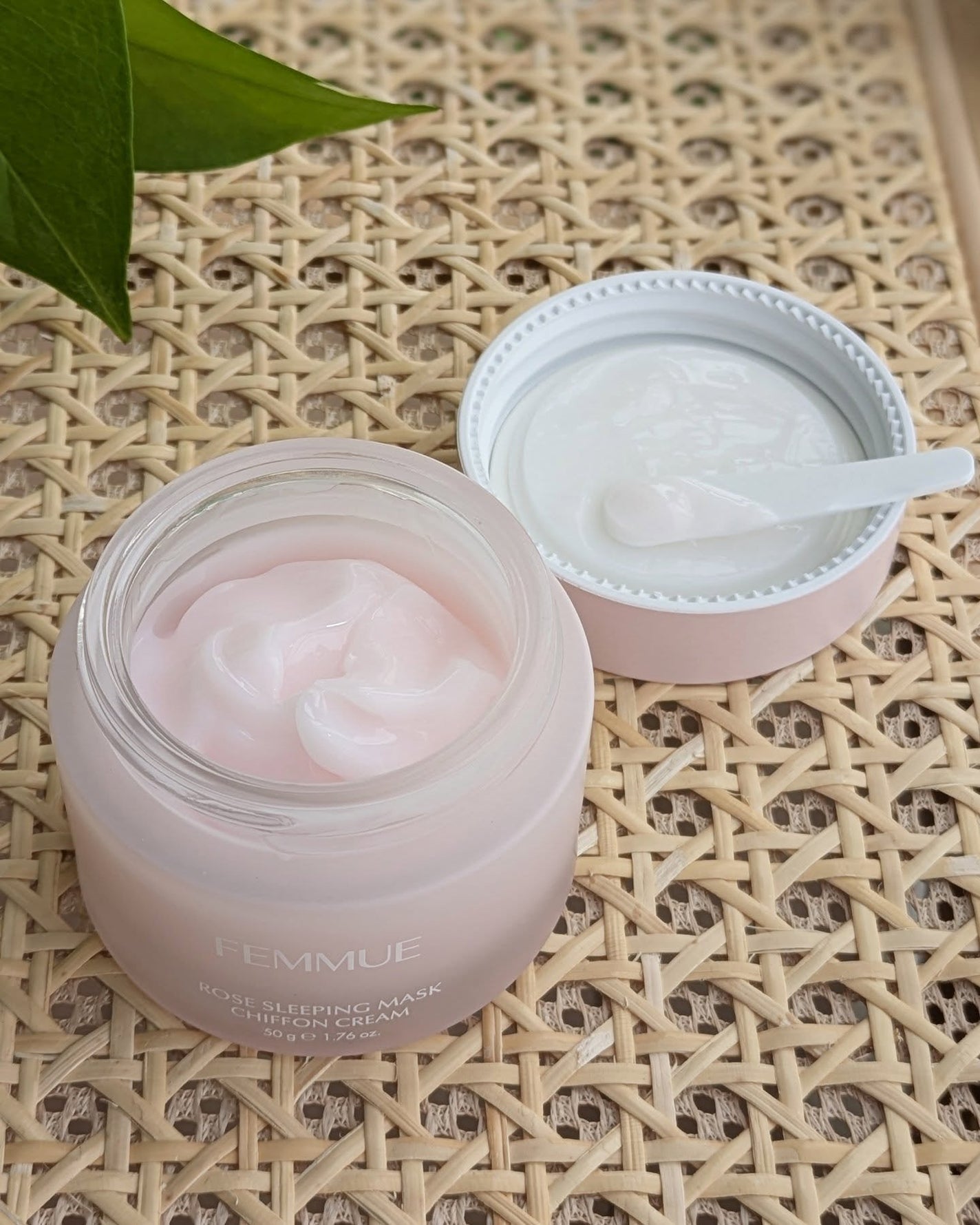 ローズウォーター スリーピングマスク/FEMMUE/フェイスクリームを使ったクチコミ(2枚目)