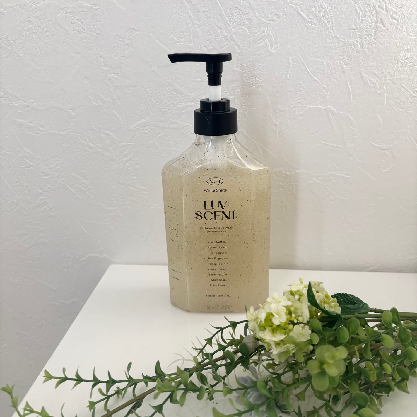 スクラブボディウォッシュ ホワイトシャツ リネンコットン/LUV SCENT/ボディスクラブを使ったクチコミ(1枚目)