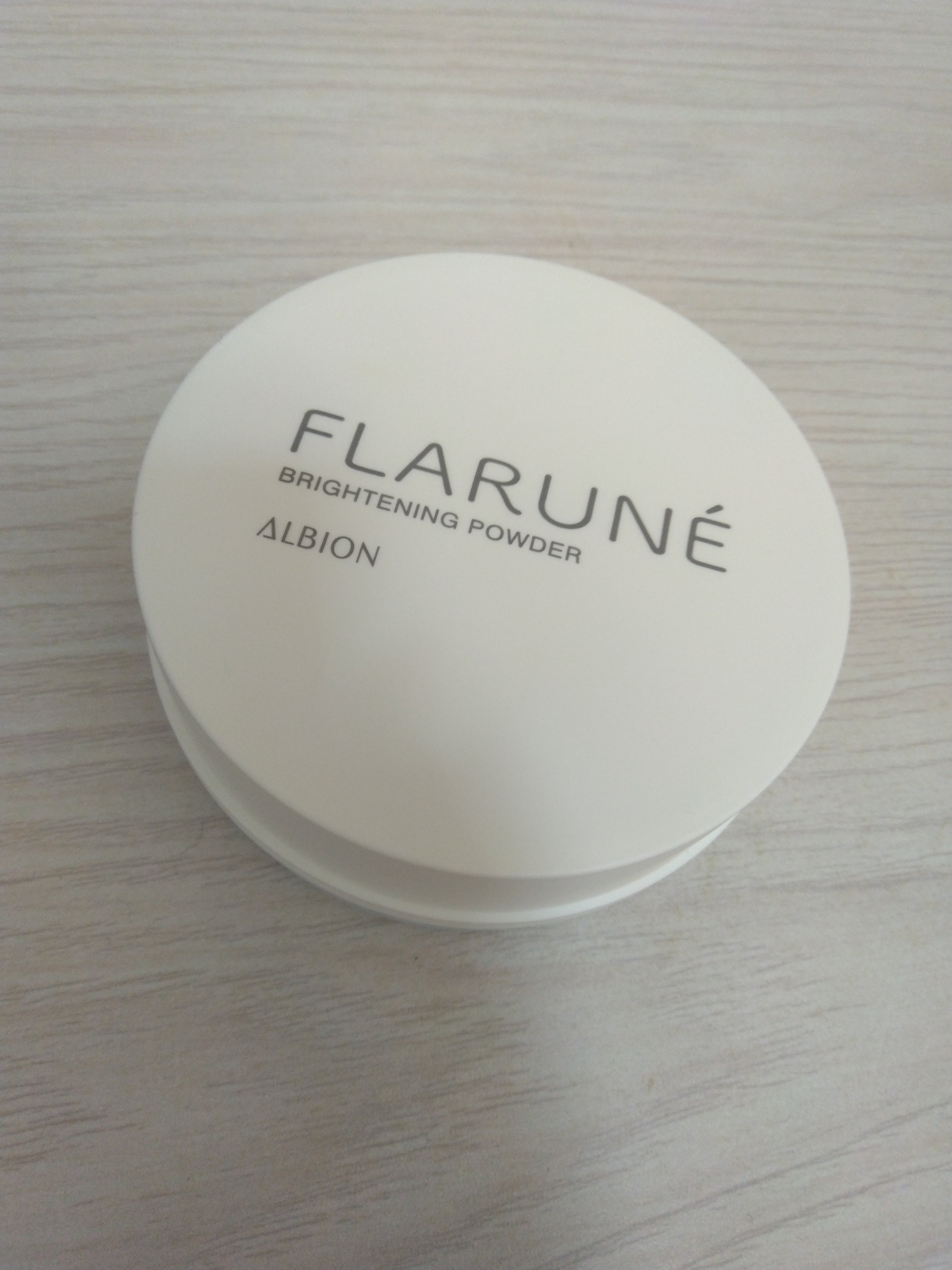 フラルネ ブライトニングパウダー/ALBION/プレストパウダーを使ったクチコミ（1枚目）