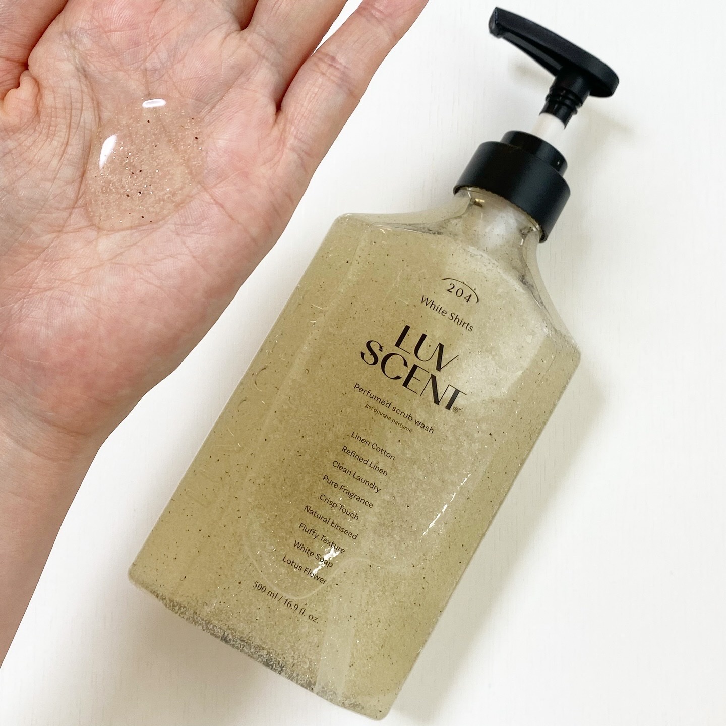 スクラブボディウォッシュ ホワイトシャツ リネンコットン/LUV SCENT/ボディスクラブを使ったクチコミ（2枚目）