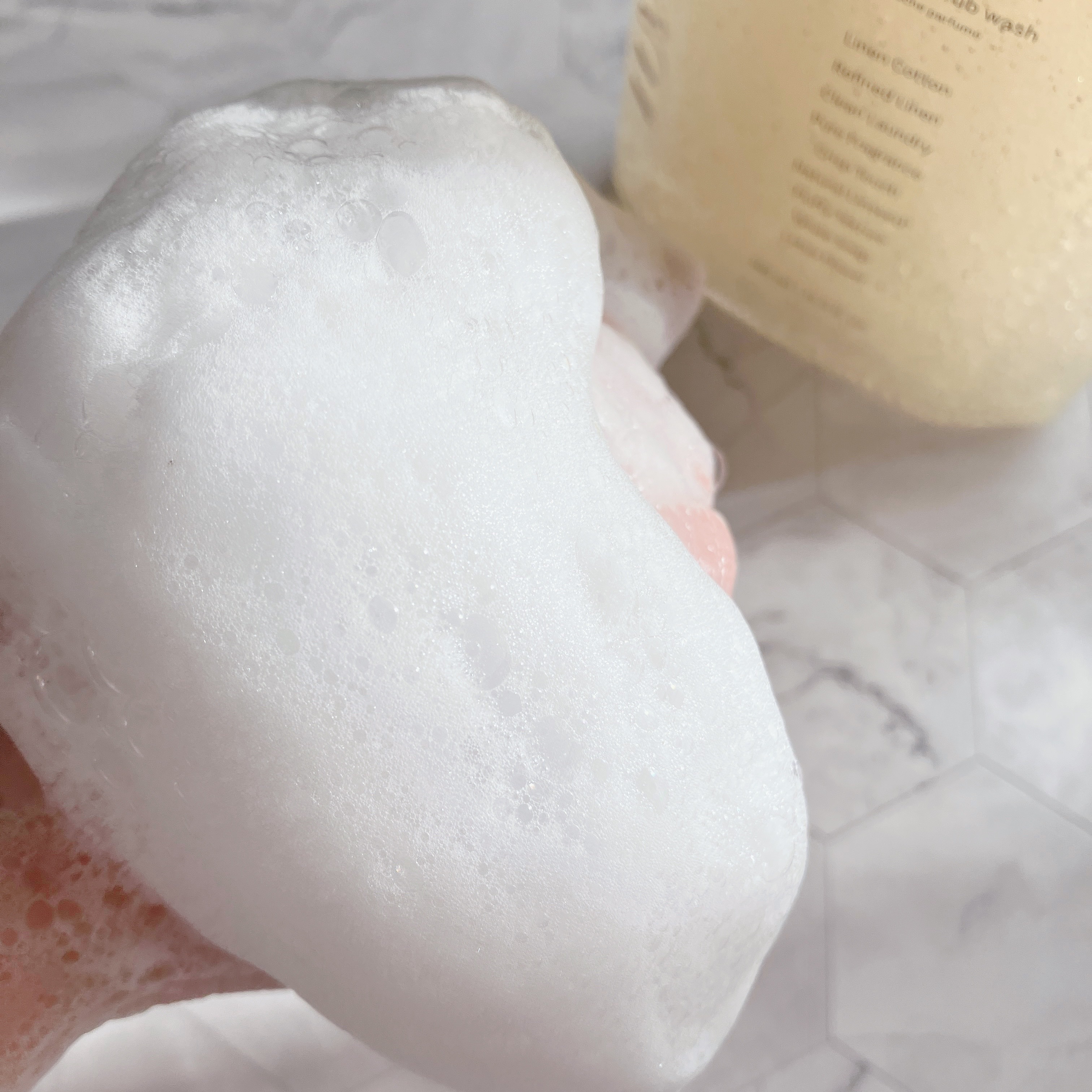 スクラブボディウォッシュ ホワイトシャツ リネンコットン/LUV SCENT/ボディスクラブを使ったクチコミ（3枚目）