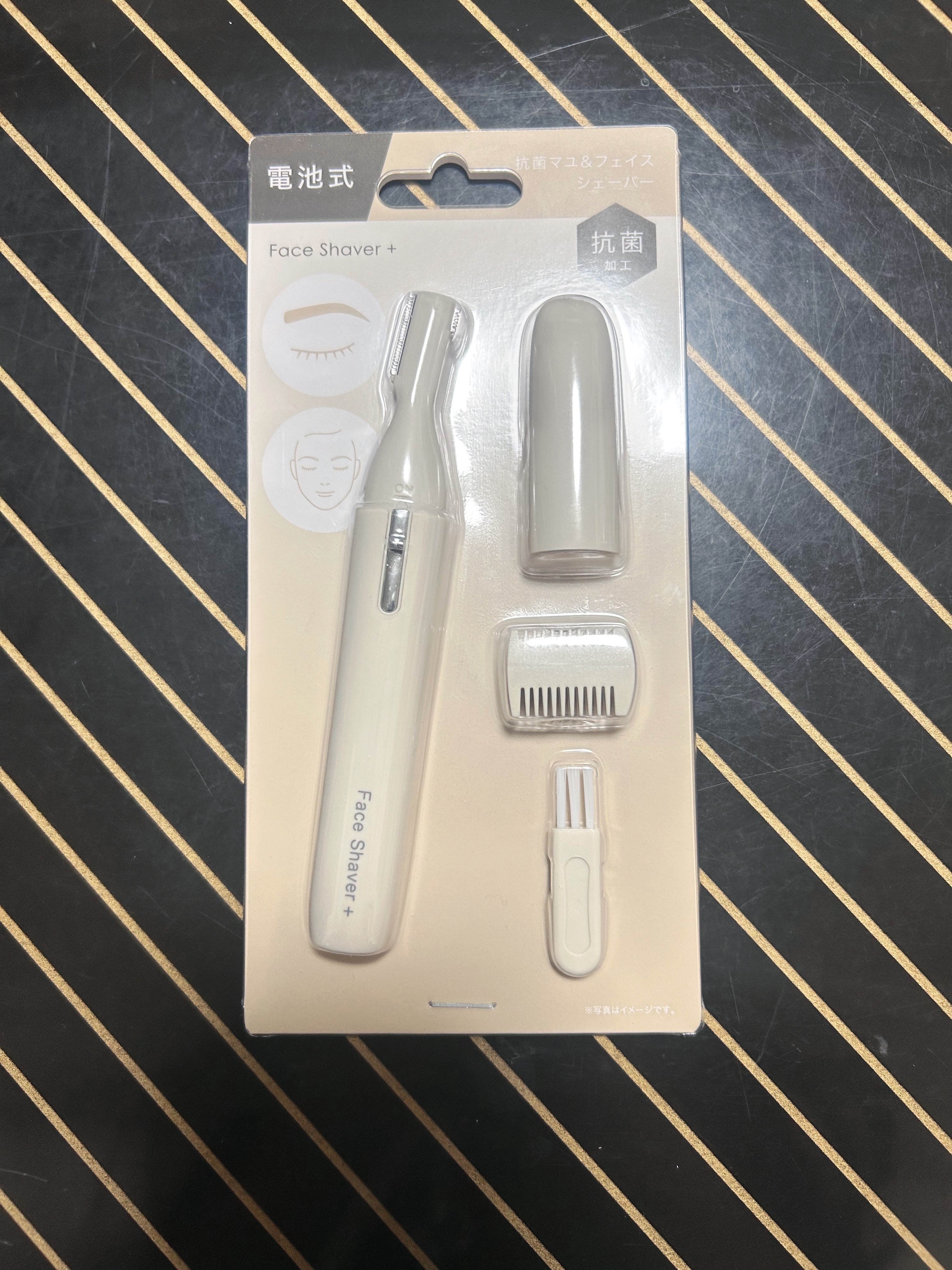 眉andフェイスシェーバー

ニトリ¥799

