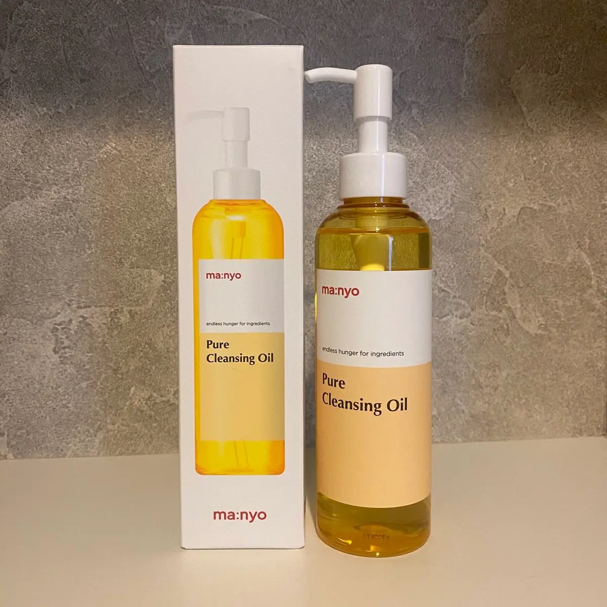 ˗ˏˋ manyo ピュア クレンジング オイル  ˎˊ˗

累計販売数1,600万本*を突破した
大人気のクレンジングオイル 🧴💛

14種の自然由来成分*と
皮脂と似た成分のホホバオイル配合なので
気になるブラックベッドも優しくオフ