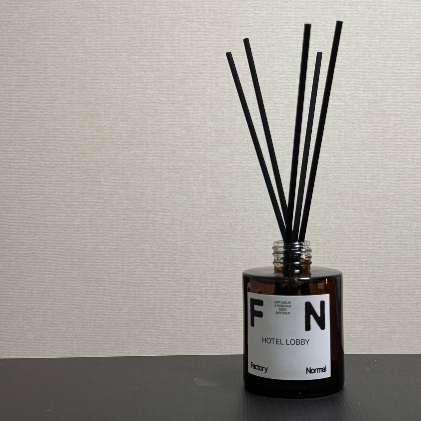 茶色い瓶 ウッド芯 キャンドル - Jazz Bar/Factory Normal/アロマキャンドルを使ったクチコミ(2枚目)