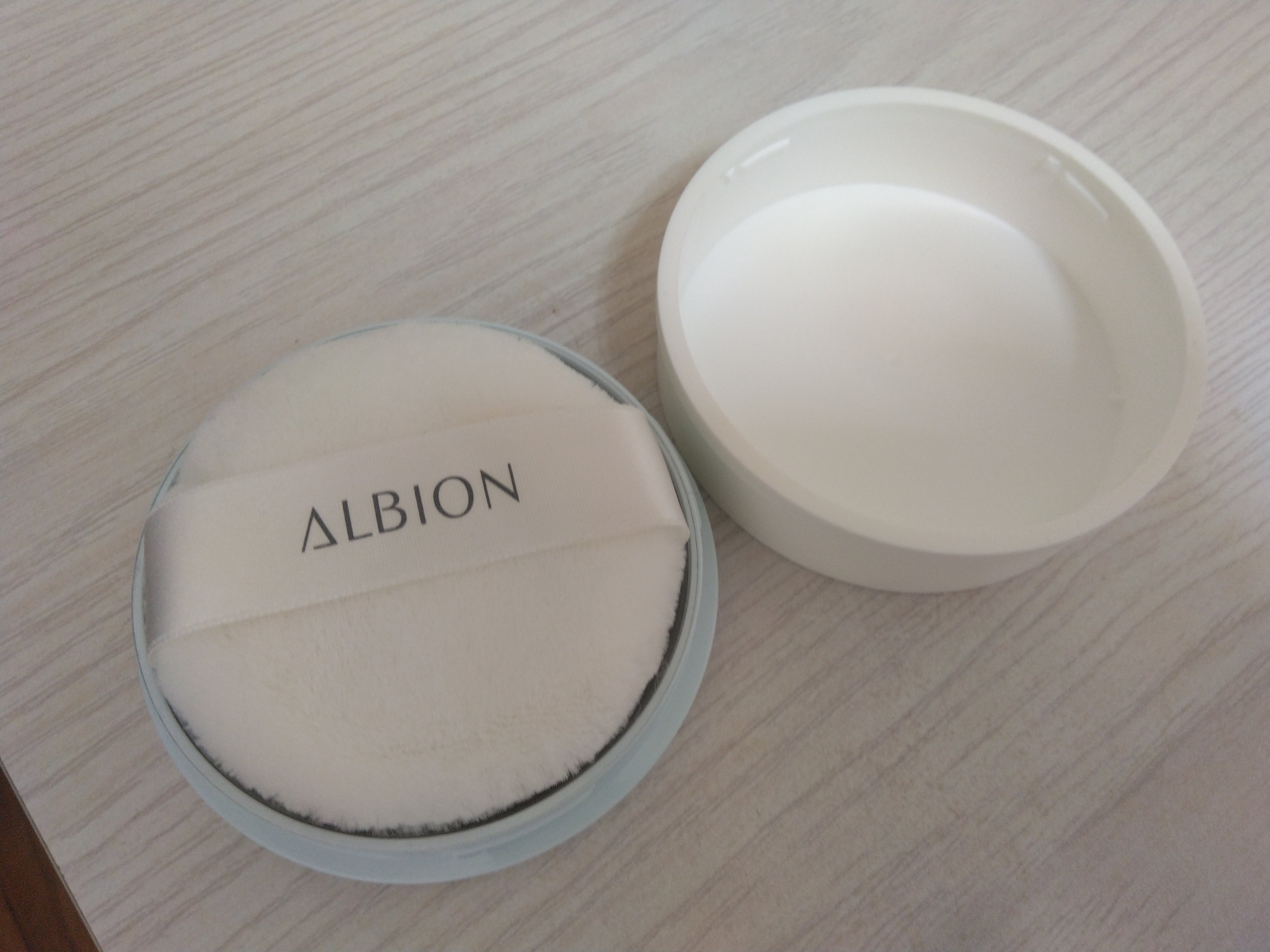 フラルネ ブライトニングパウダー/ALBION/プレストパウダーを使ったクチコミ（2枚目）